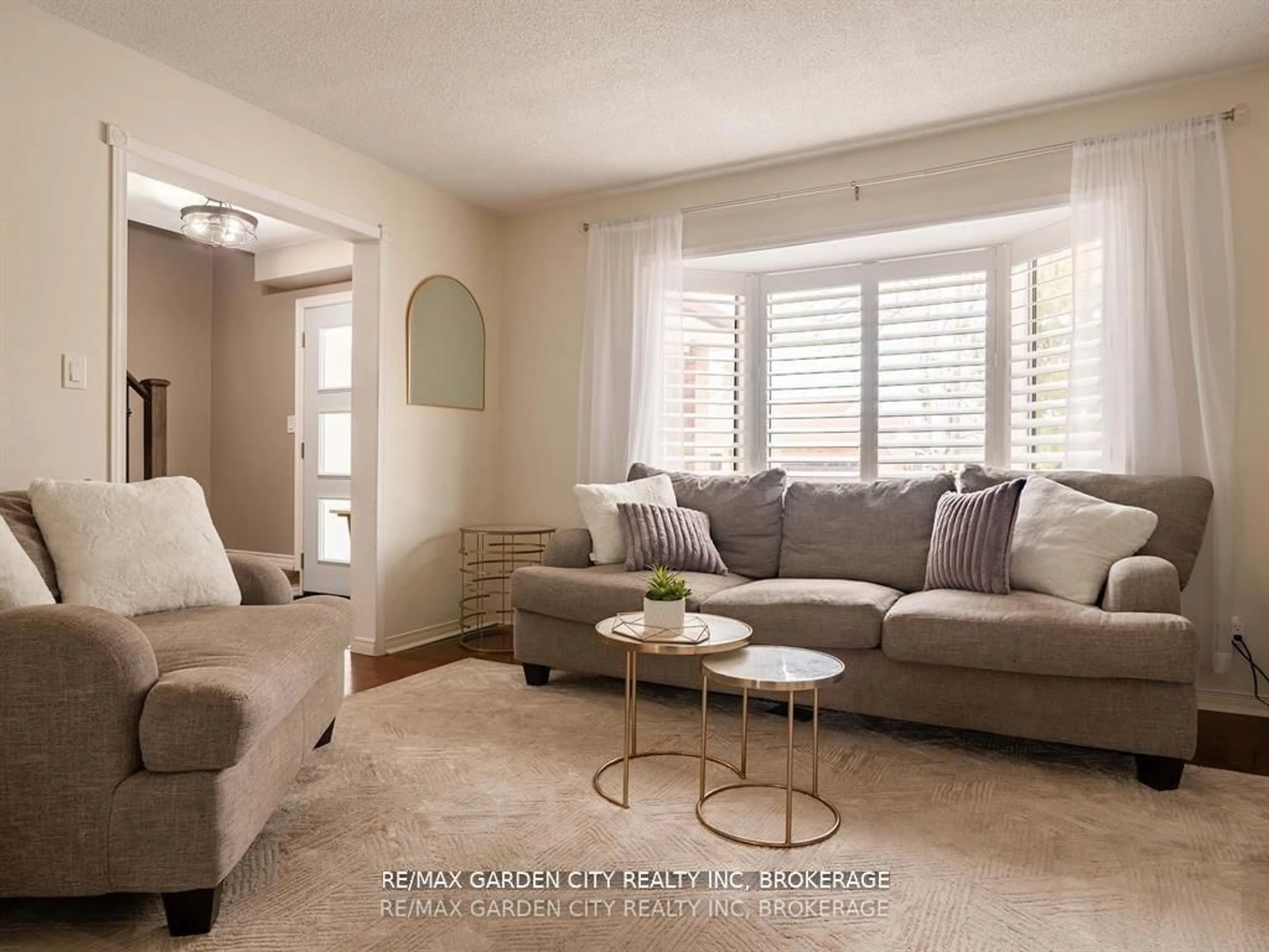 Living room with furniture, unknown for 11 Vintage Cres, St. Catharines Ontario L2S 3C1
