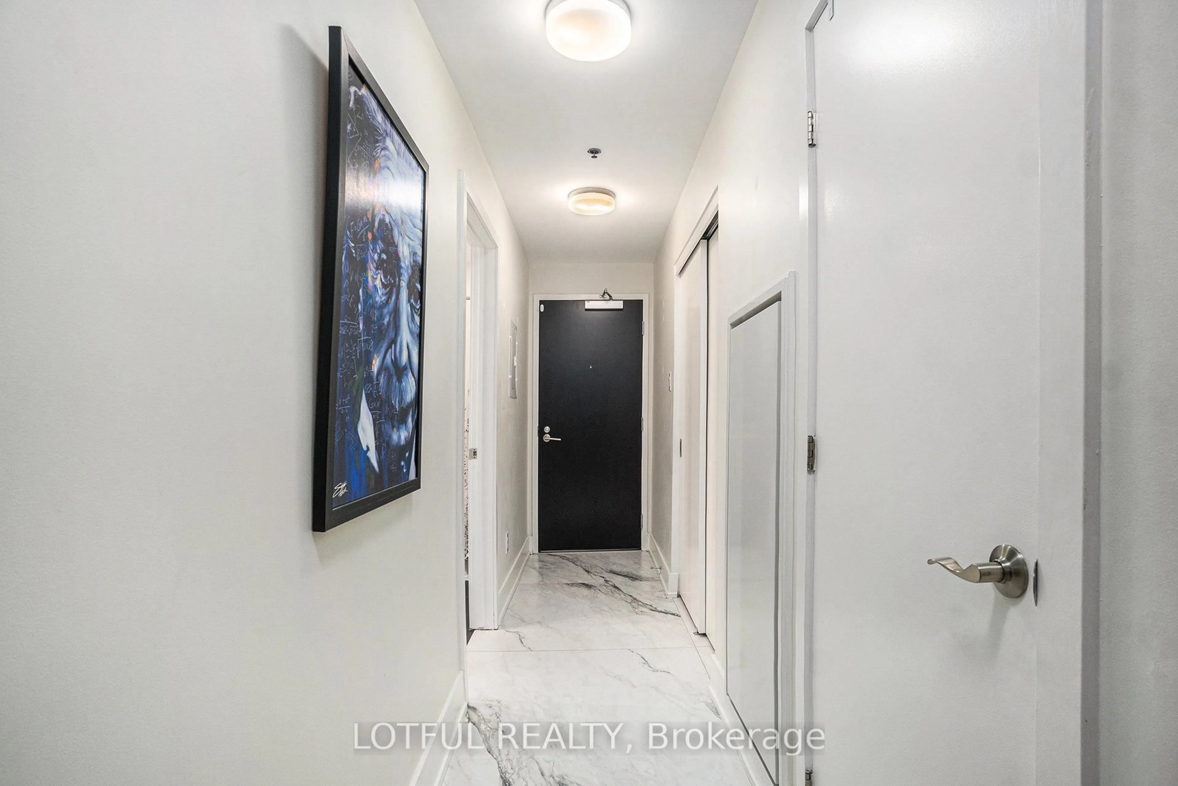 Indoor entryway for 98 Richmond Rd #701, Ottawa Ontario K1Z 0B2