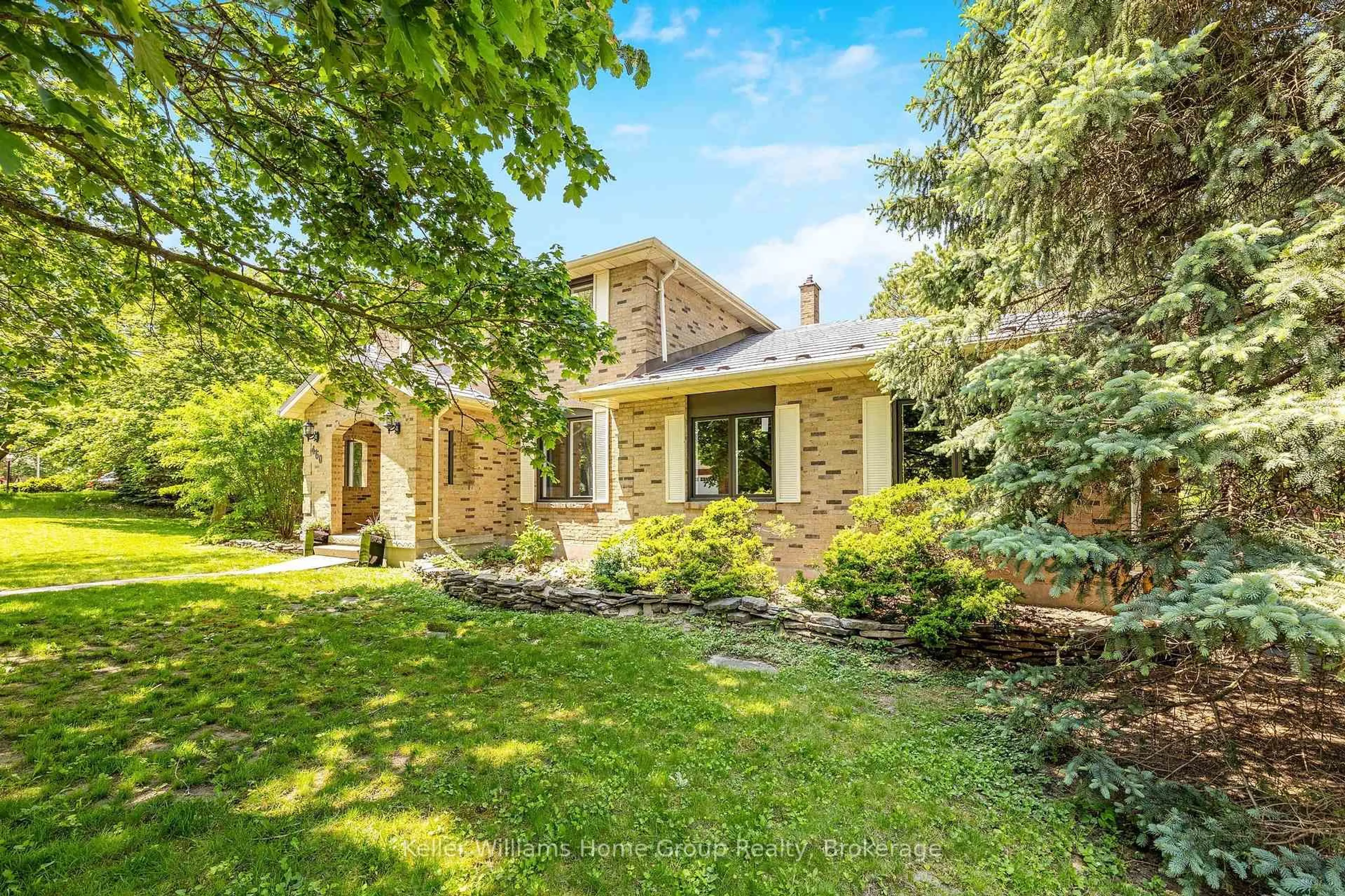 A pic from outside/outdoor area/front of a property/back of a property/a pic from drone, street for 460 Branstone Dr, Waterloo Ontario N2T 1P4
