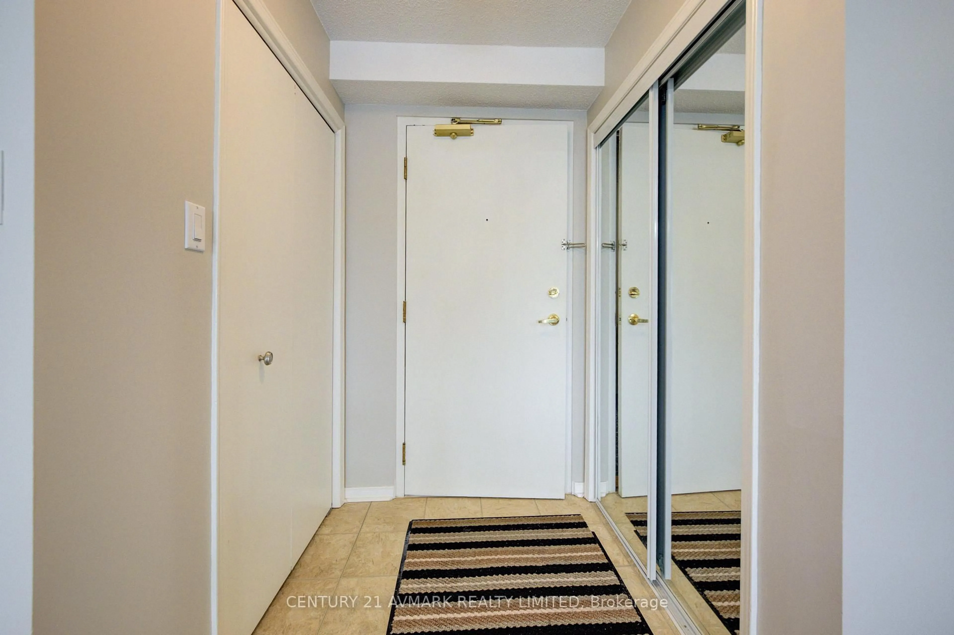 Indoor entryway for 78 Roehampton Ave #205, St. Catharines Ontario L2M 7W9