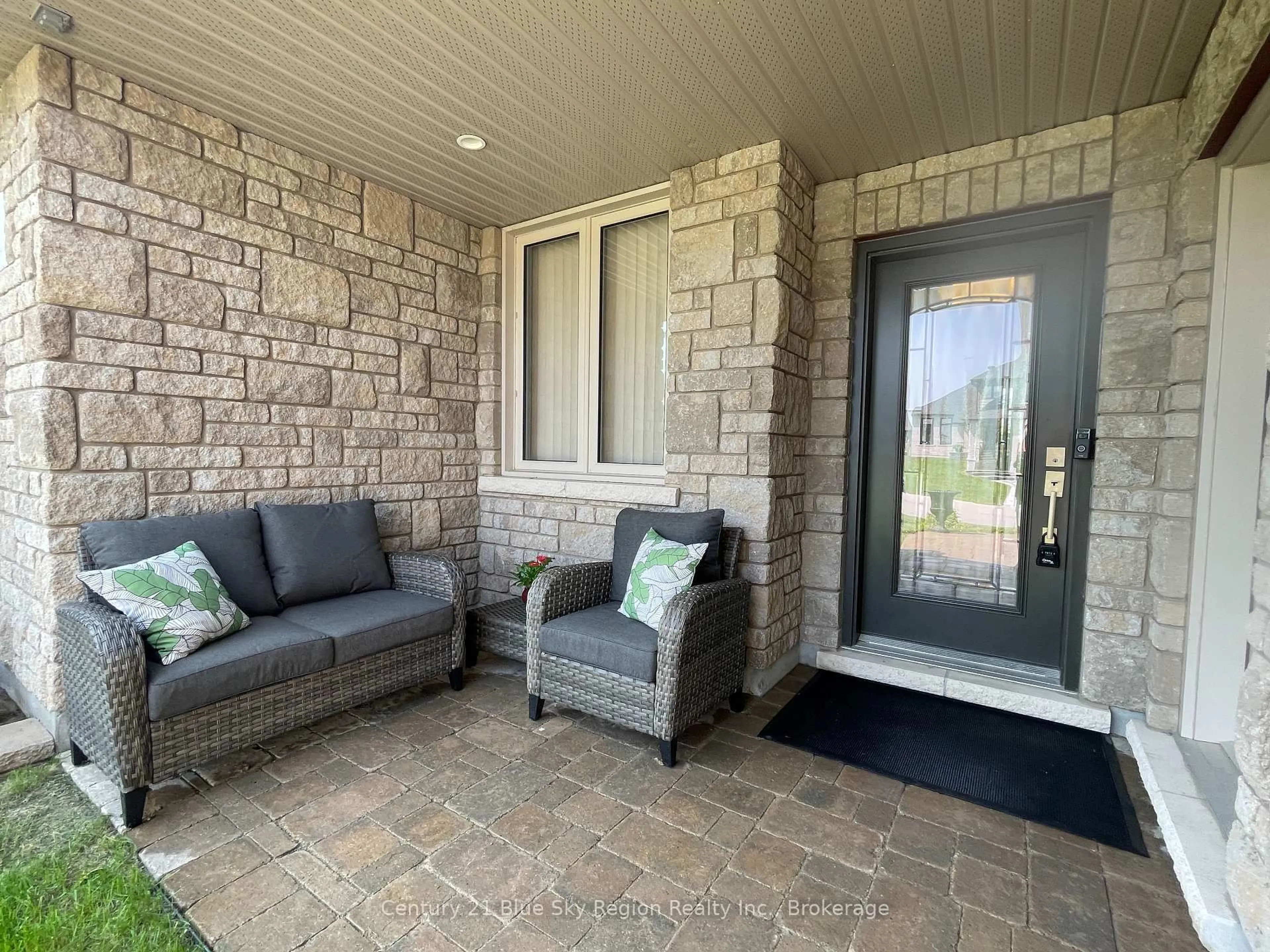 Indoor entryway for 9 Zephyr Hts, North Bay Ontario P1A 0E9