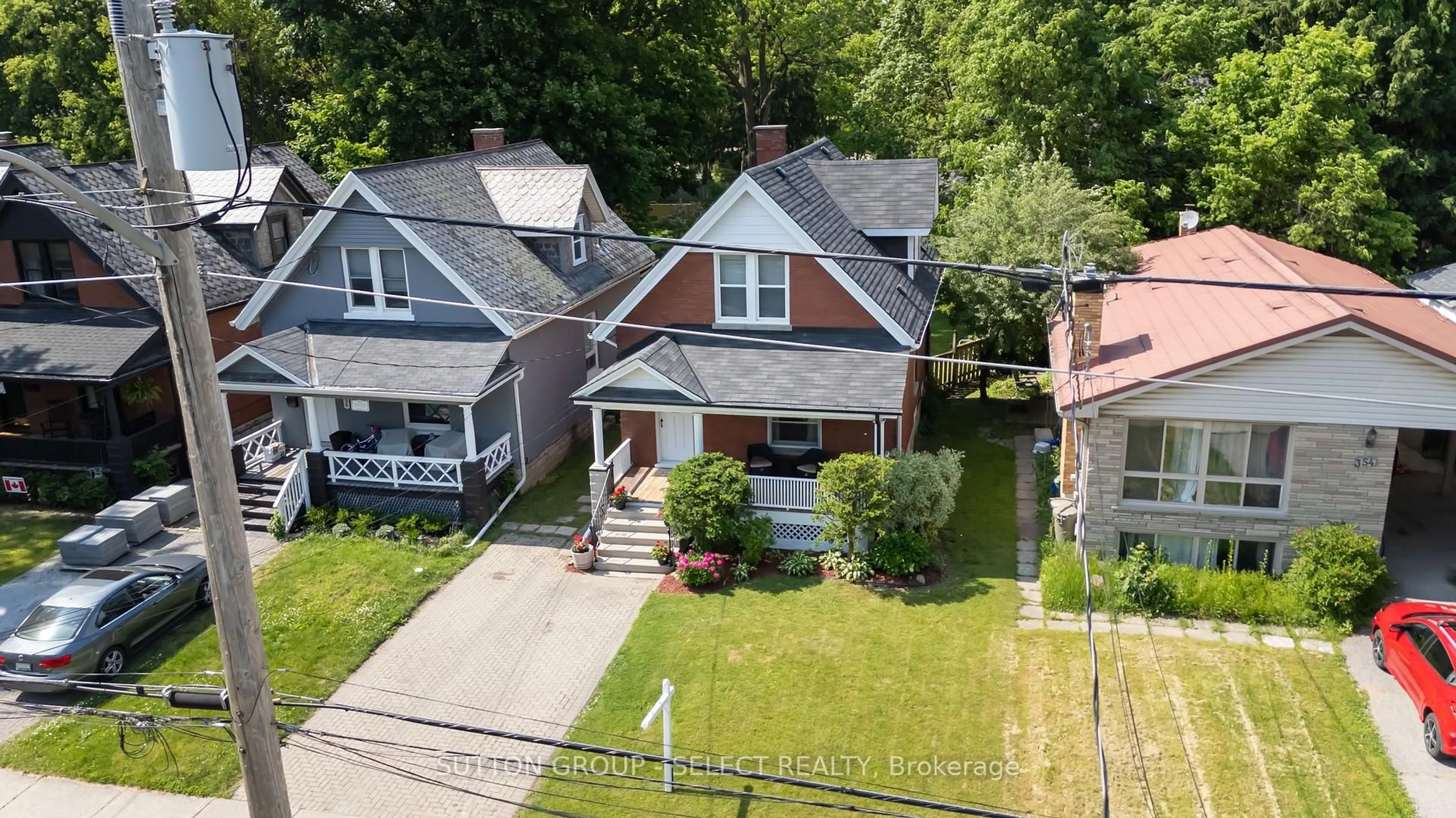 A pic from outside/outdoor area/front of a property/back of a property/a pic from drone, street for 338 Cheapside St, London East Ontario N6A 2A6