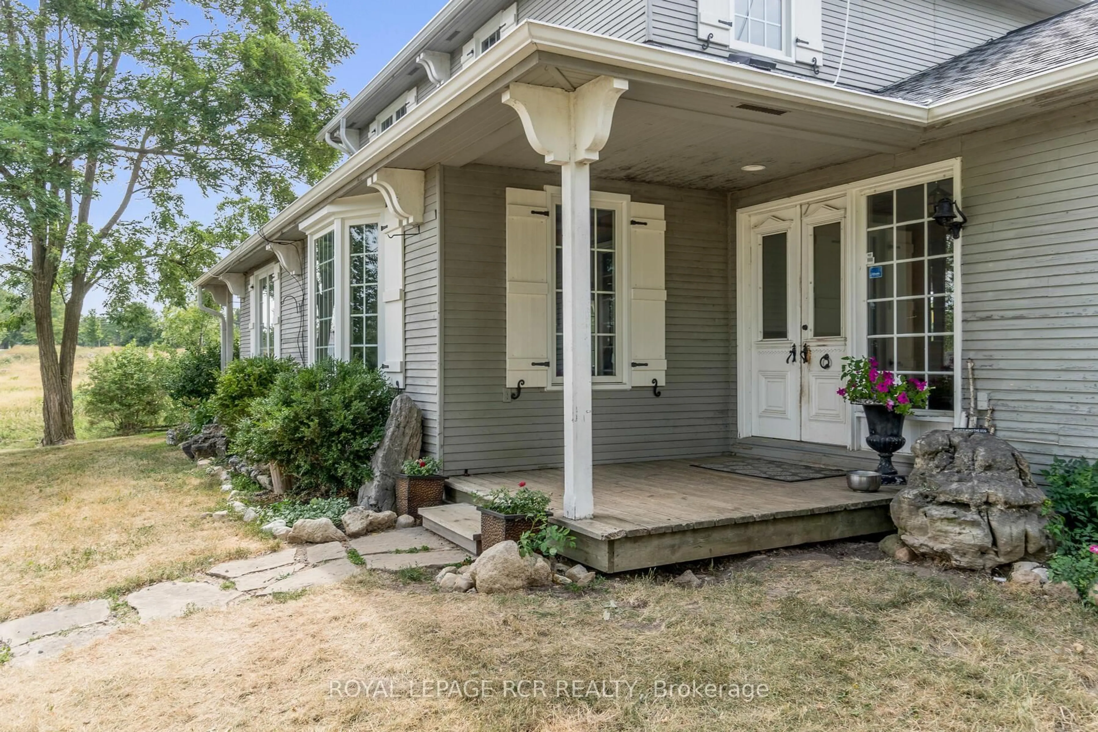 Patio, street for 5031 Sixth Line, Erin Ontario L7J 2L8