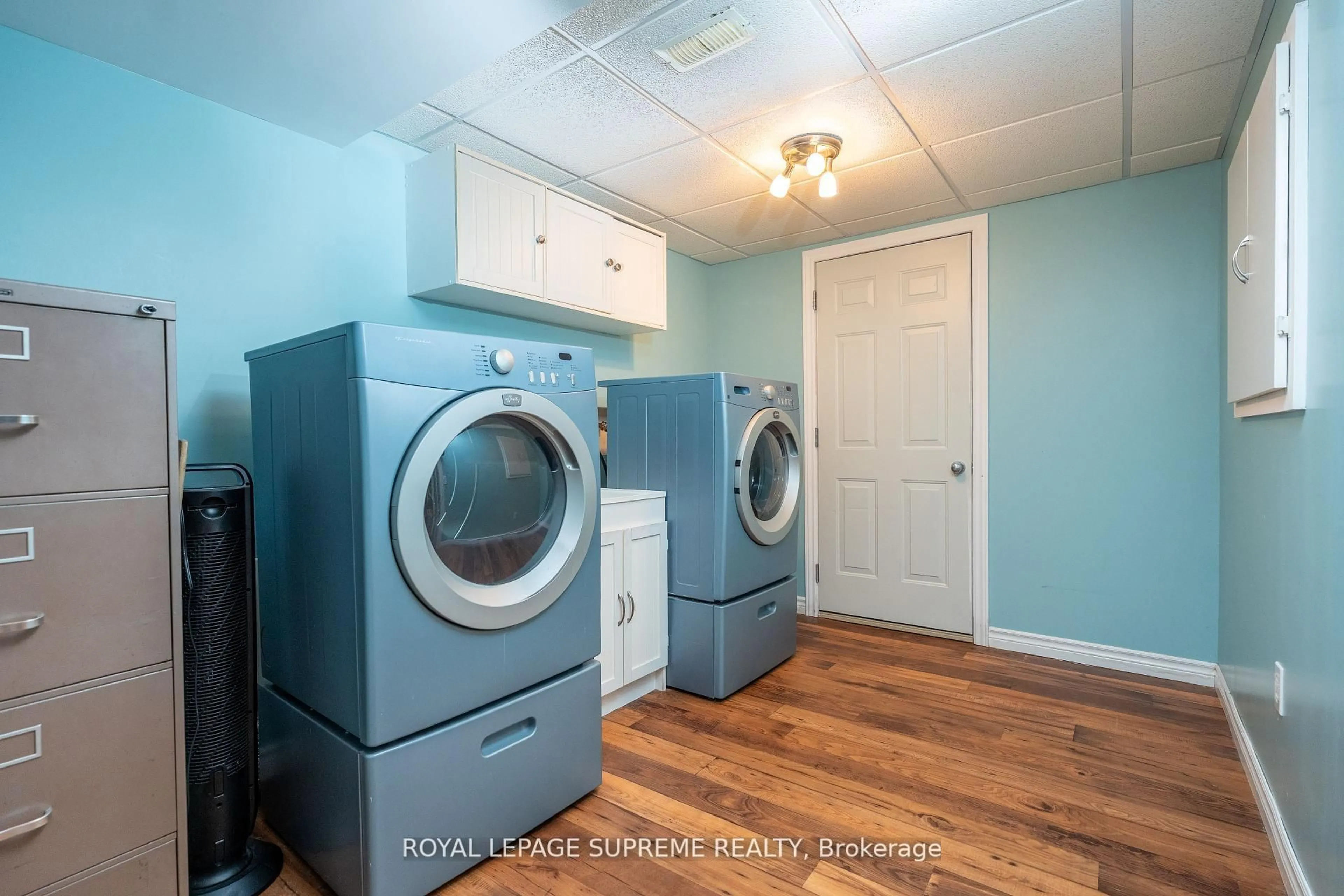 Laundry room for 31 1/2 Thorold Rd, Welland Ontario L3C 3T3