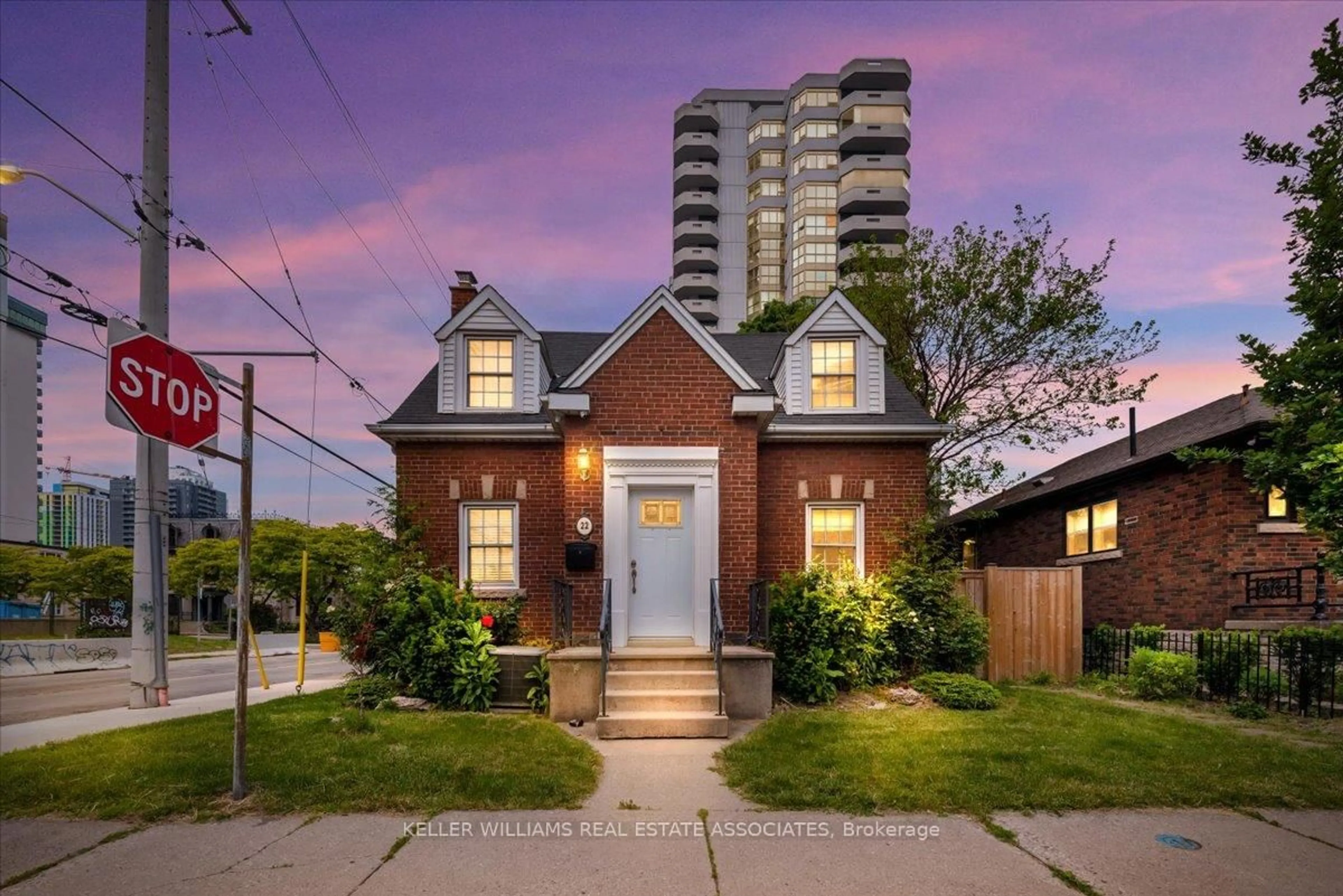 Home with brick exterior material, street for 22 Wesanford Pl, Hamilton Ontario L8P 1N6
