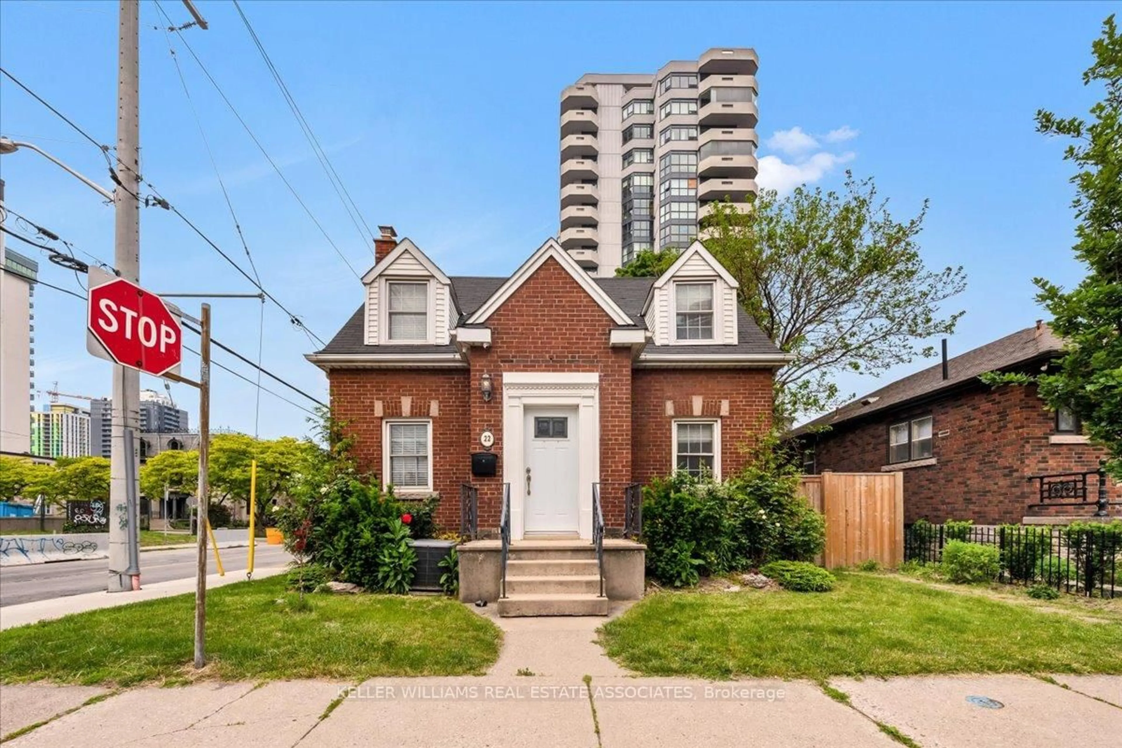 Home with brick exterior material, street for 22 Wesanford Pl, Hamilton Ontario L8P 1N6