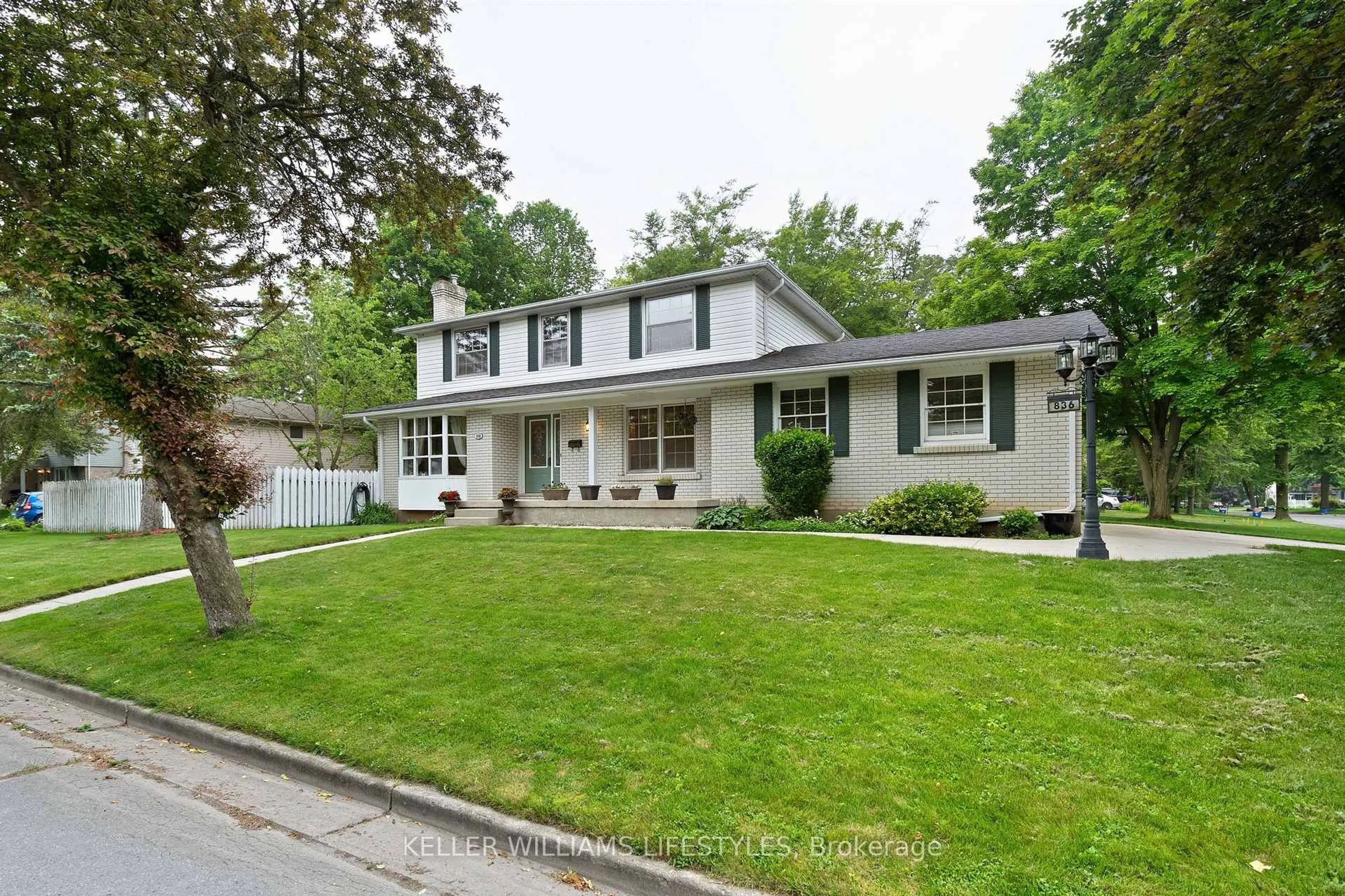 Home with vinyl exterior material, street for 836 Westbury Cres, London South Ontario N6J 3C9