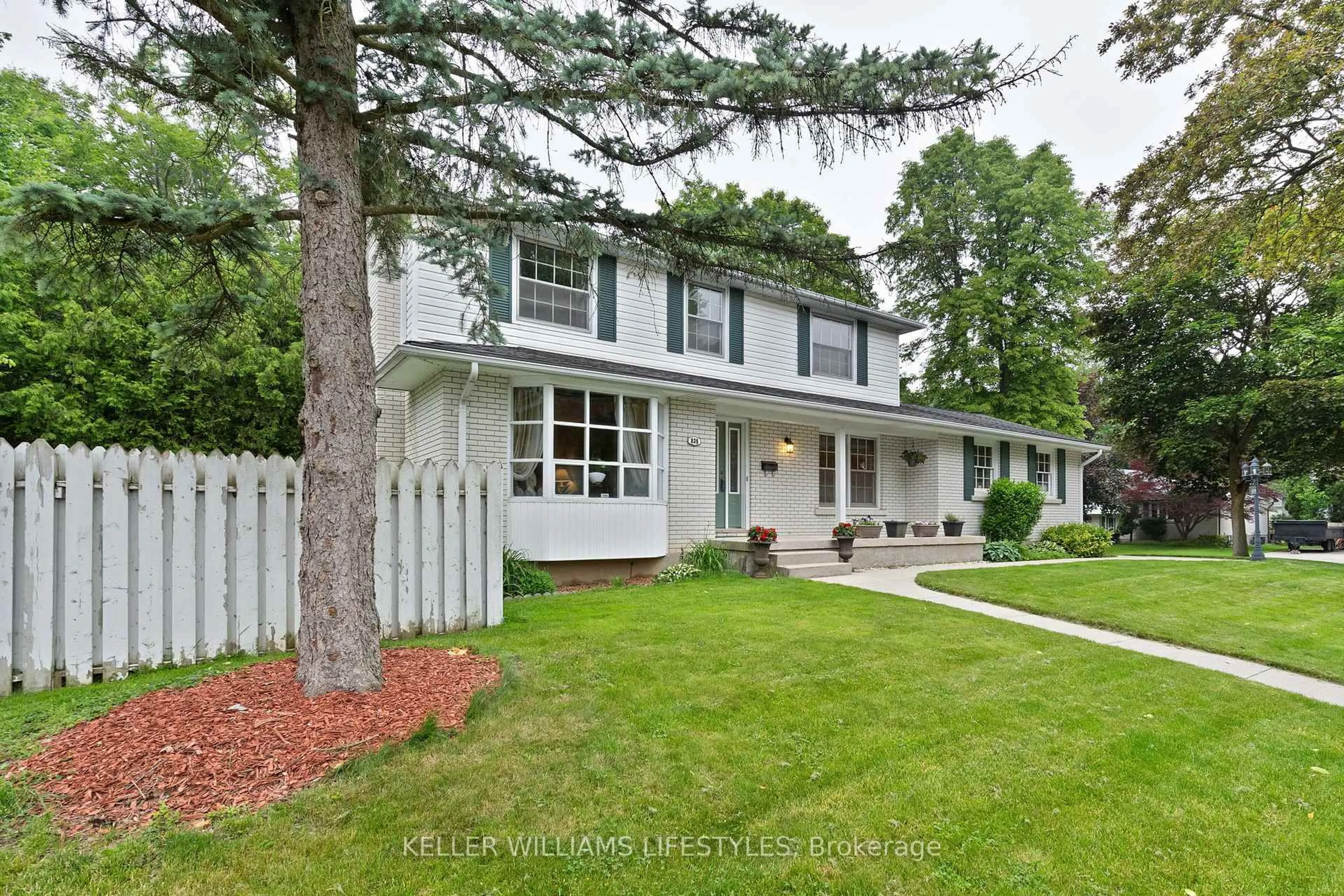 Home with vinyl exterior material, street for 836 Westbury Cres, London South Ontario N6J 3C9