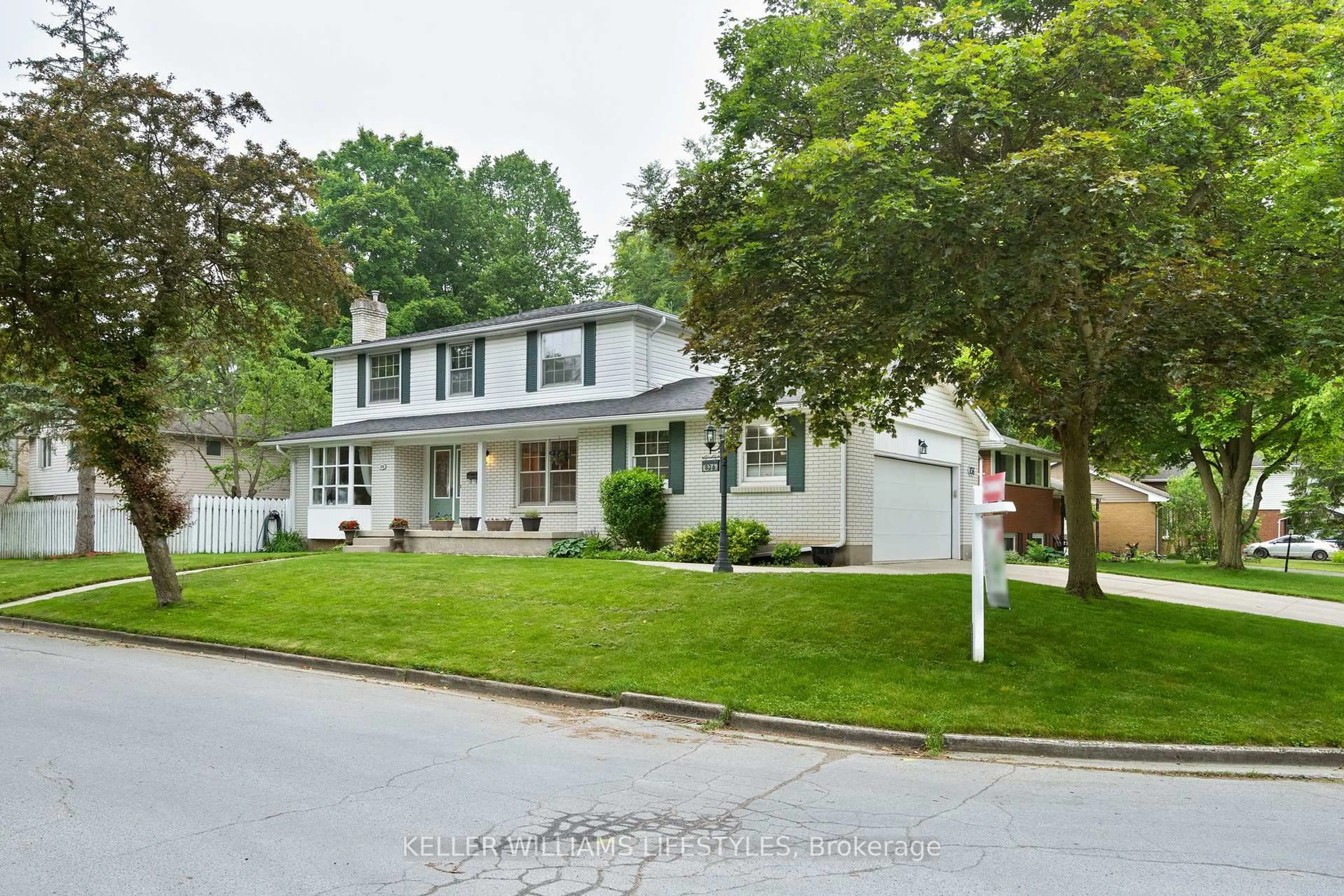 Home with vinyl exterior material, street for 836 Westbury Cres, London South Ontario N6J 3C9