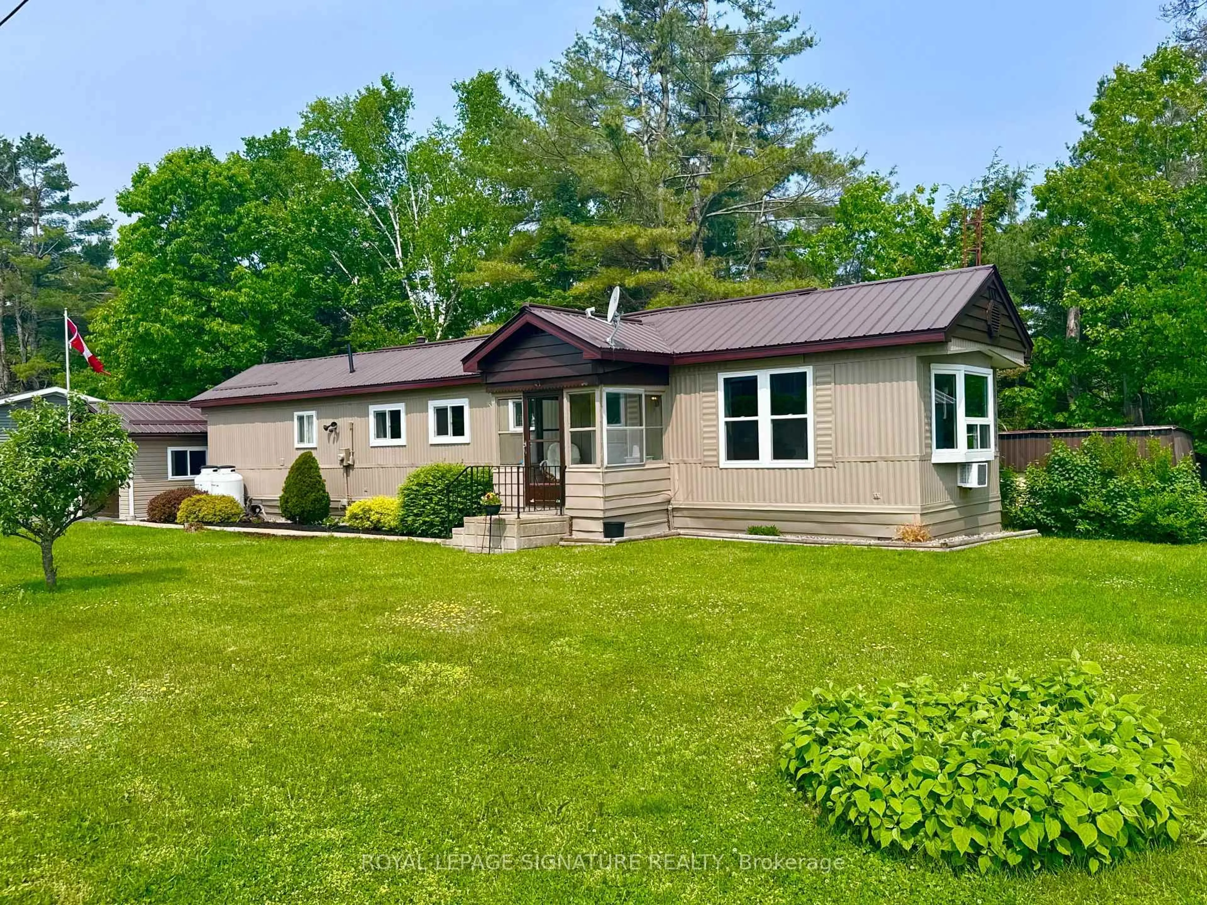 Home with vinyl exterior material, unknown for 1019 Seventh Lane, Minden Hills Ontario K0M 2K0