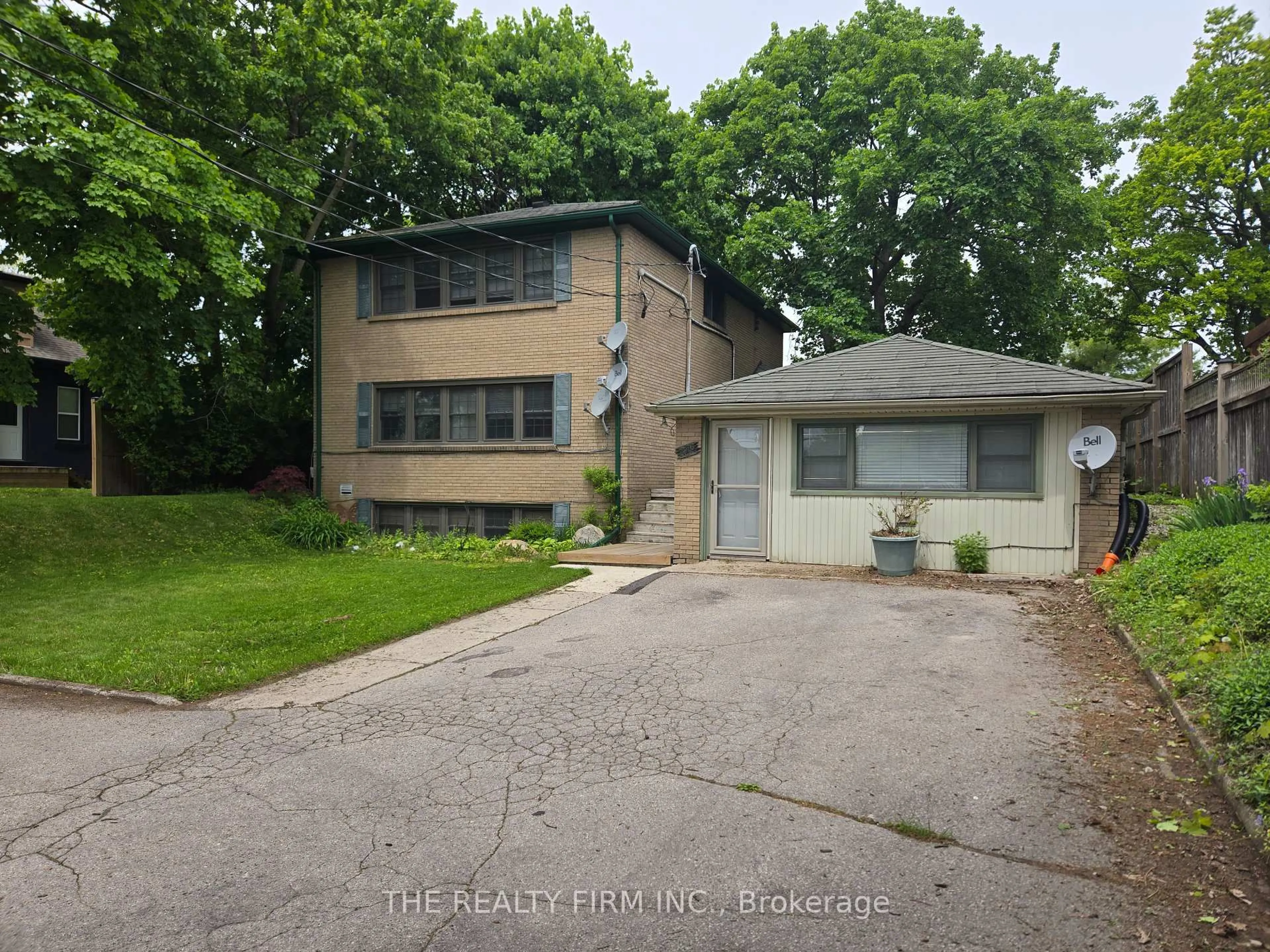 Unknown for 7076 Longwoods Rd, London South Ontario N6P 1P9