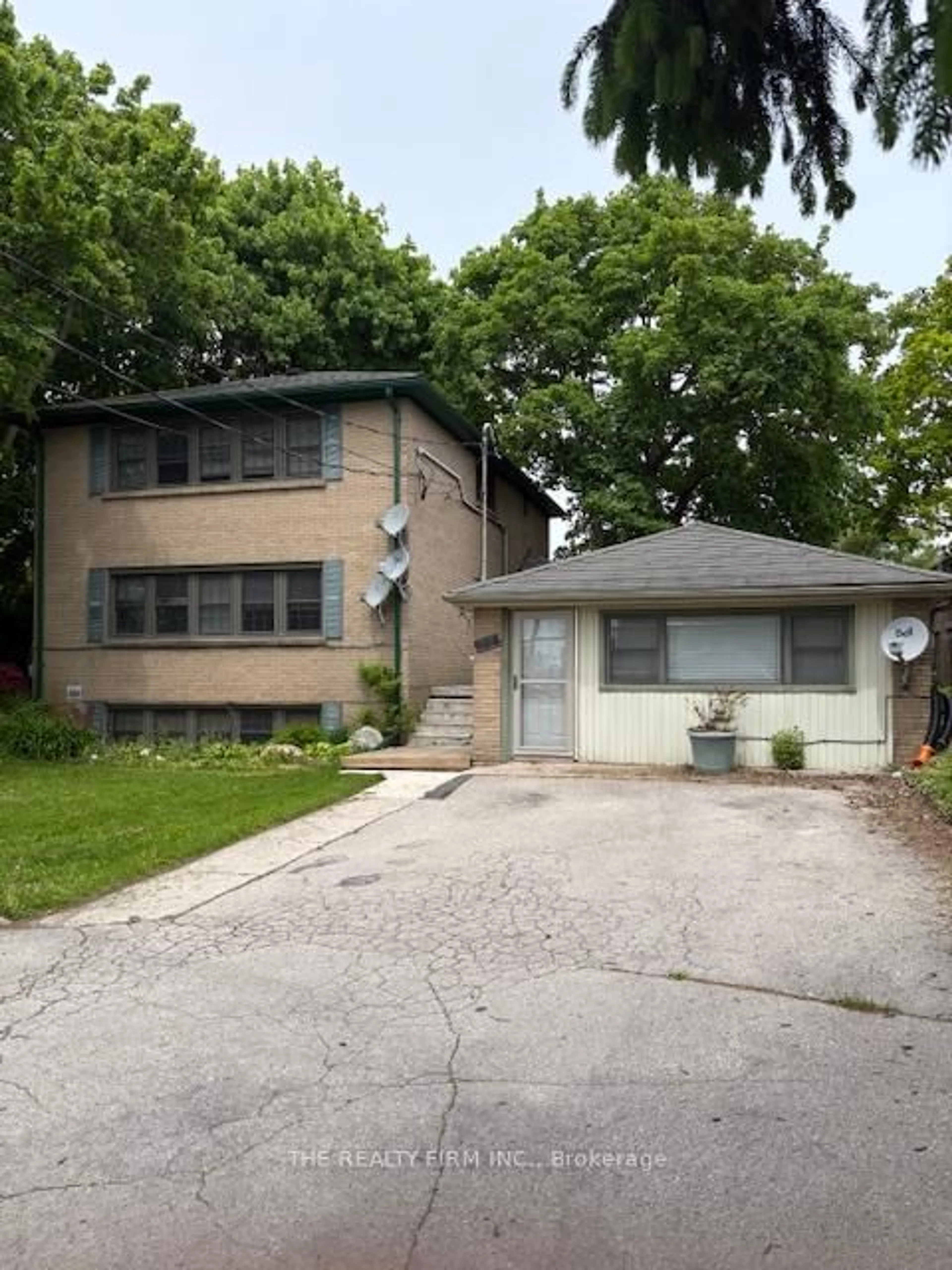 Home with vinyl exterior material, street for 7076 Longwoods Rd, London South Ontario N6P 1P9