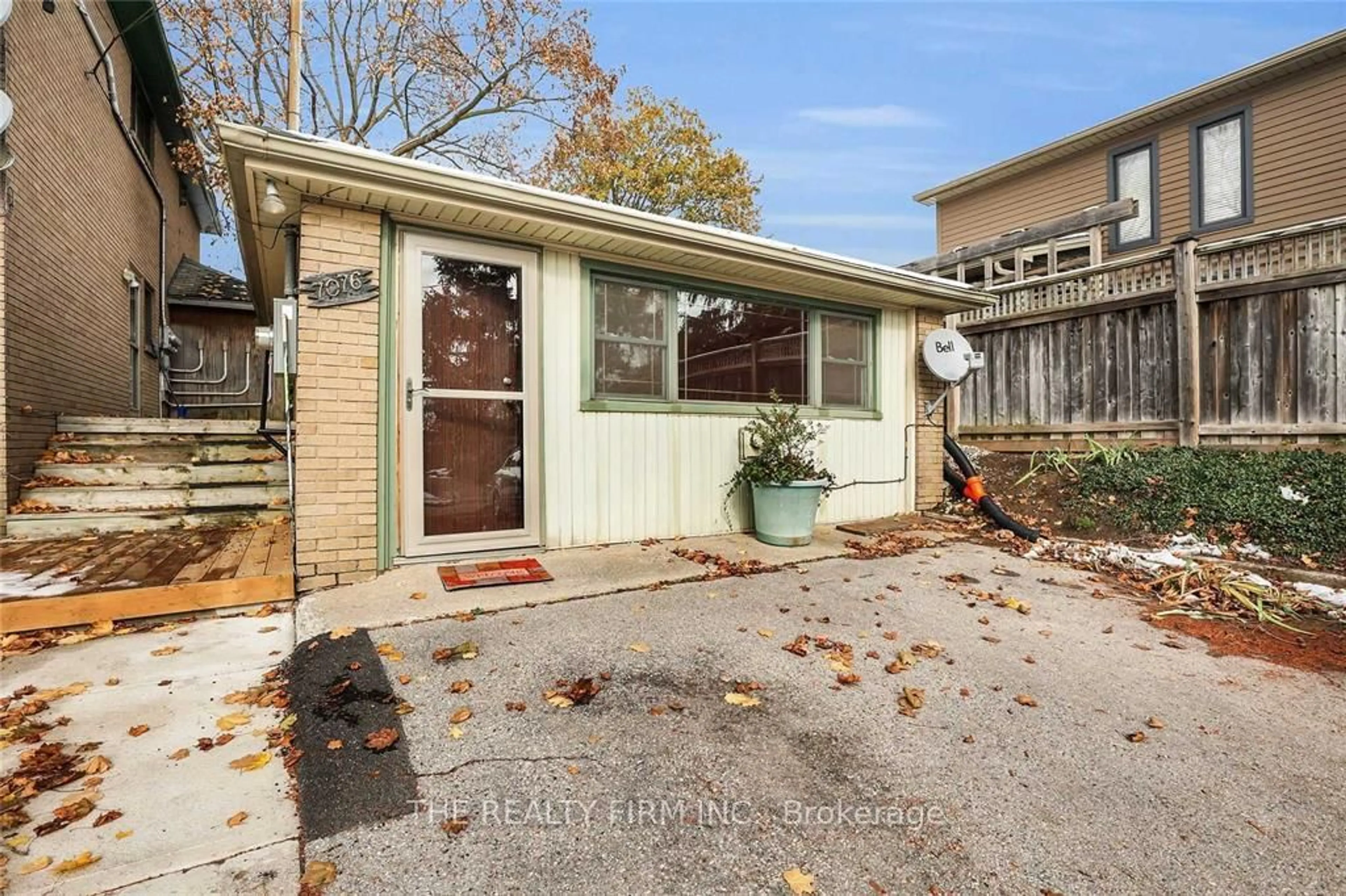 Unknown for 7076 Longwoods Rd, London South Ontario N6P 1P9