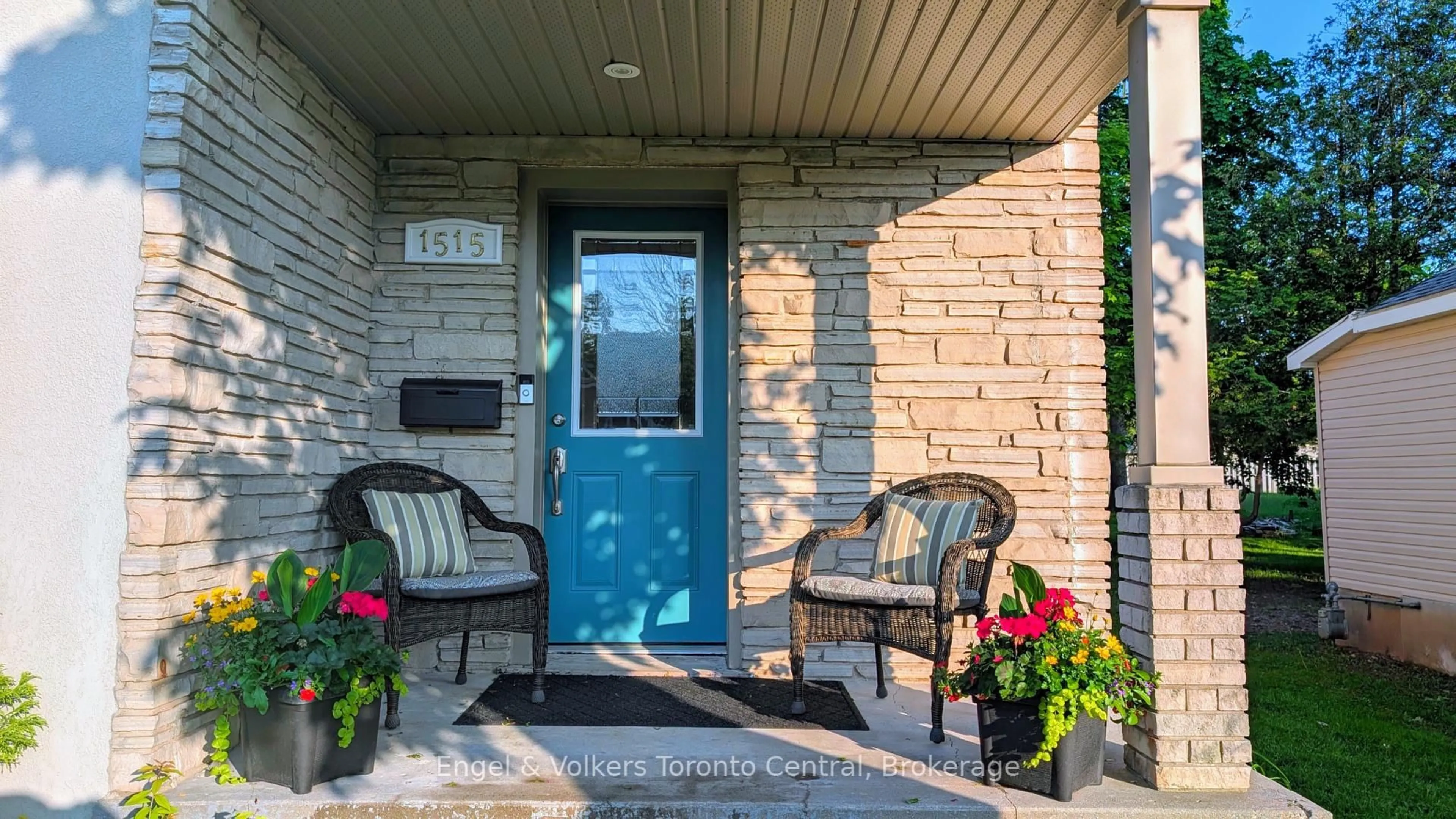 Indoor entryway for 1515 8TH Ave, Owen Sound Ontario N4K 3B5