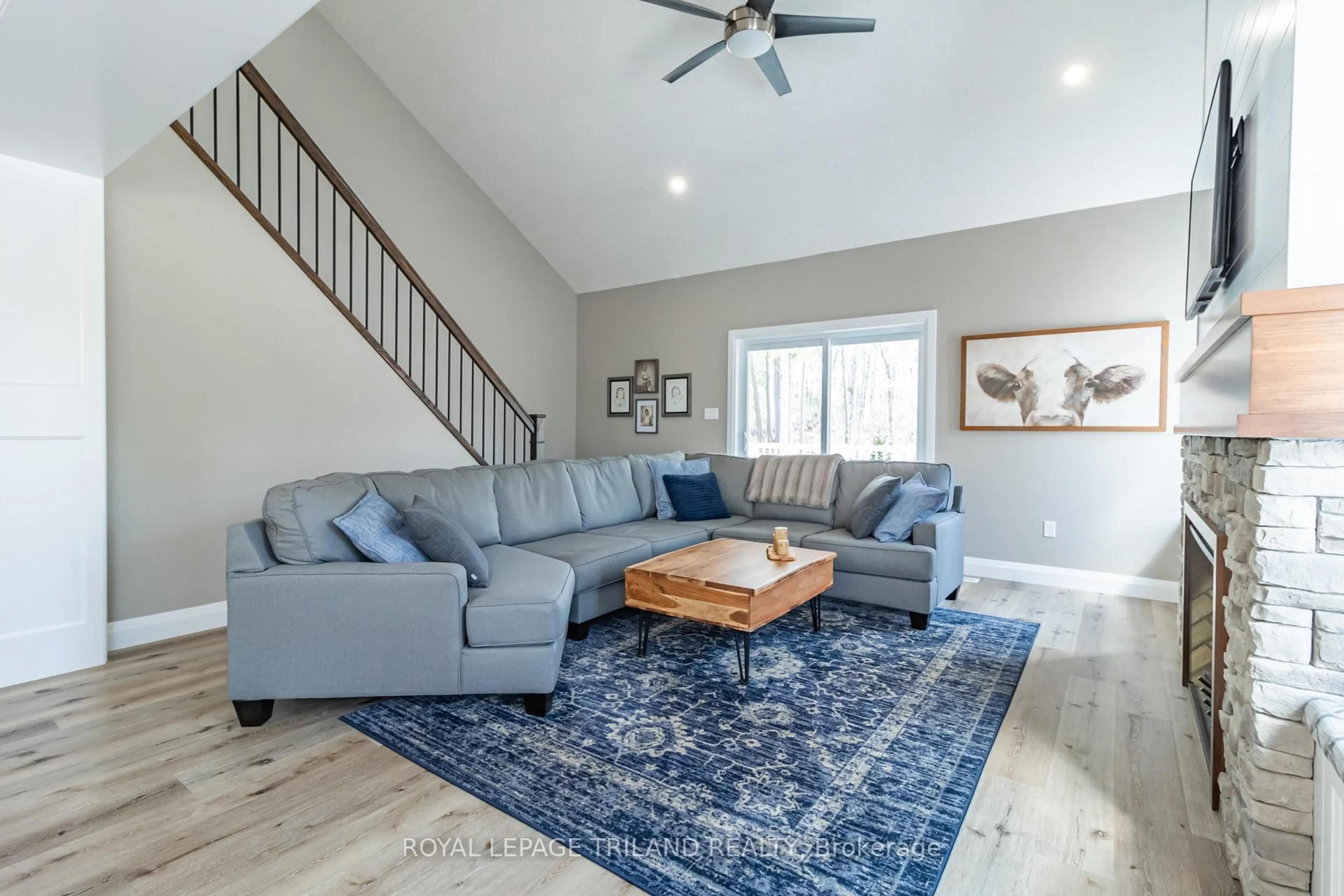 Living room with furniture, unknown for 10124 SANDALWOOD Cres, Lambton Shores Ontario N0M 1T0