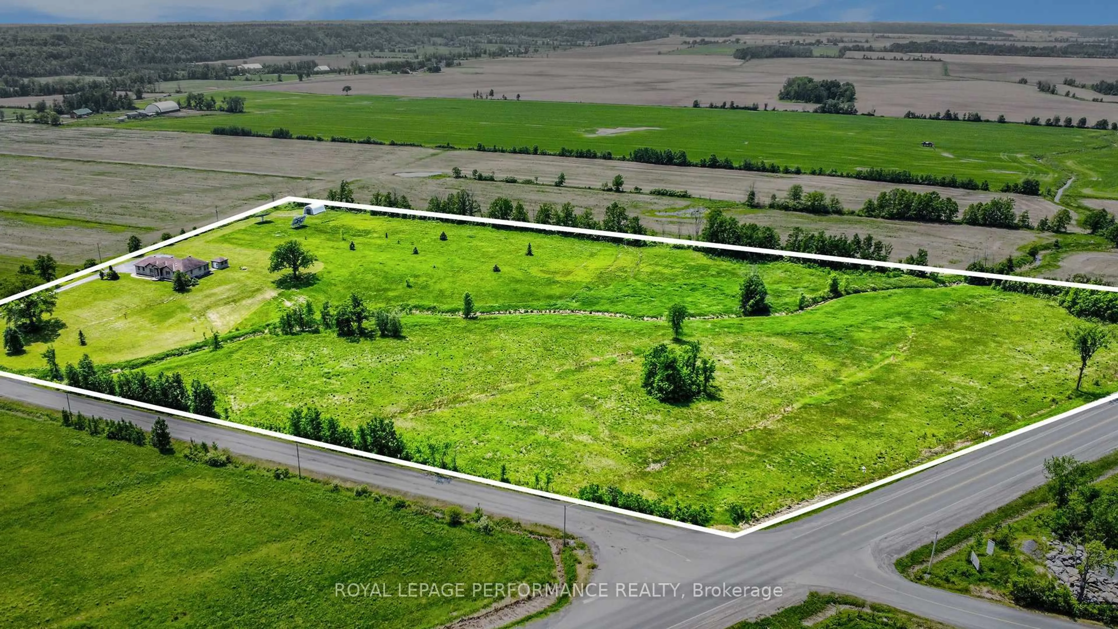 A pic from outside/outdoor area/front of a property/back of a property/a pic from drone, unknown for 117 Route 25 Rte, Alfred and Plantagenet Ontario K0A 3K0