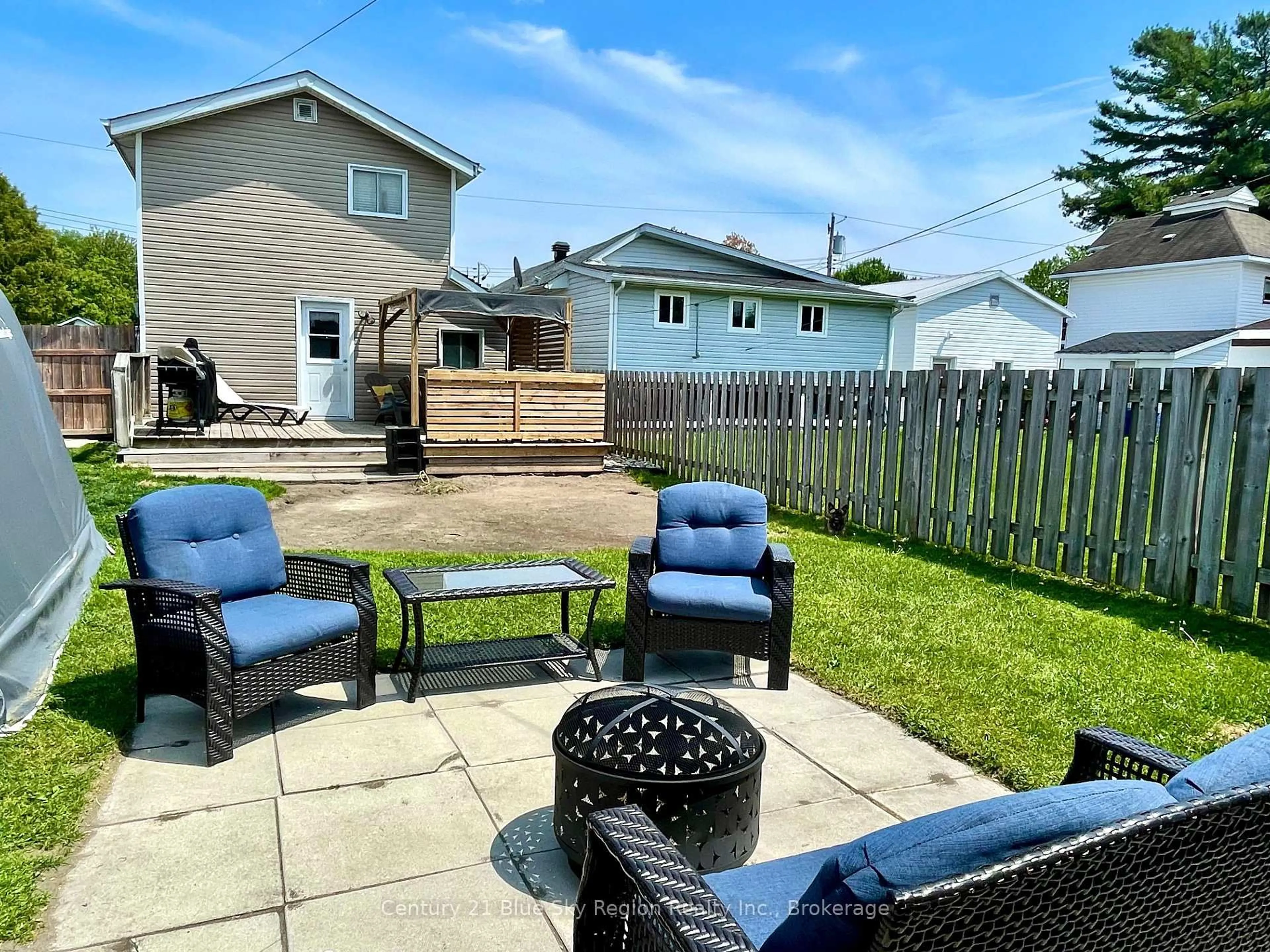 Patio, unknown for 175 Carrie St, West Nipissing Ontario P2B 1A8