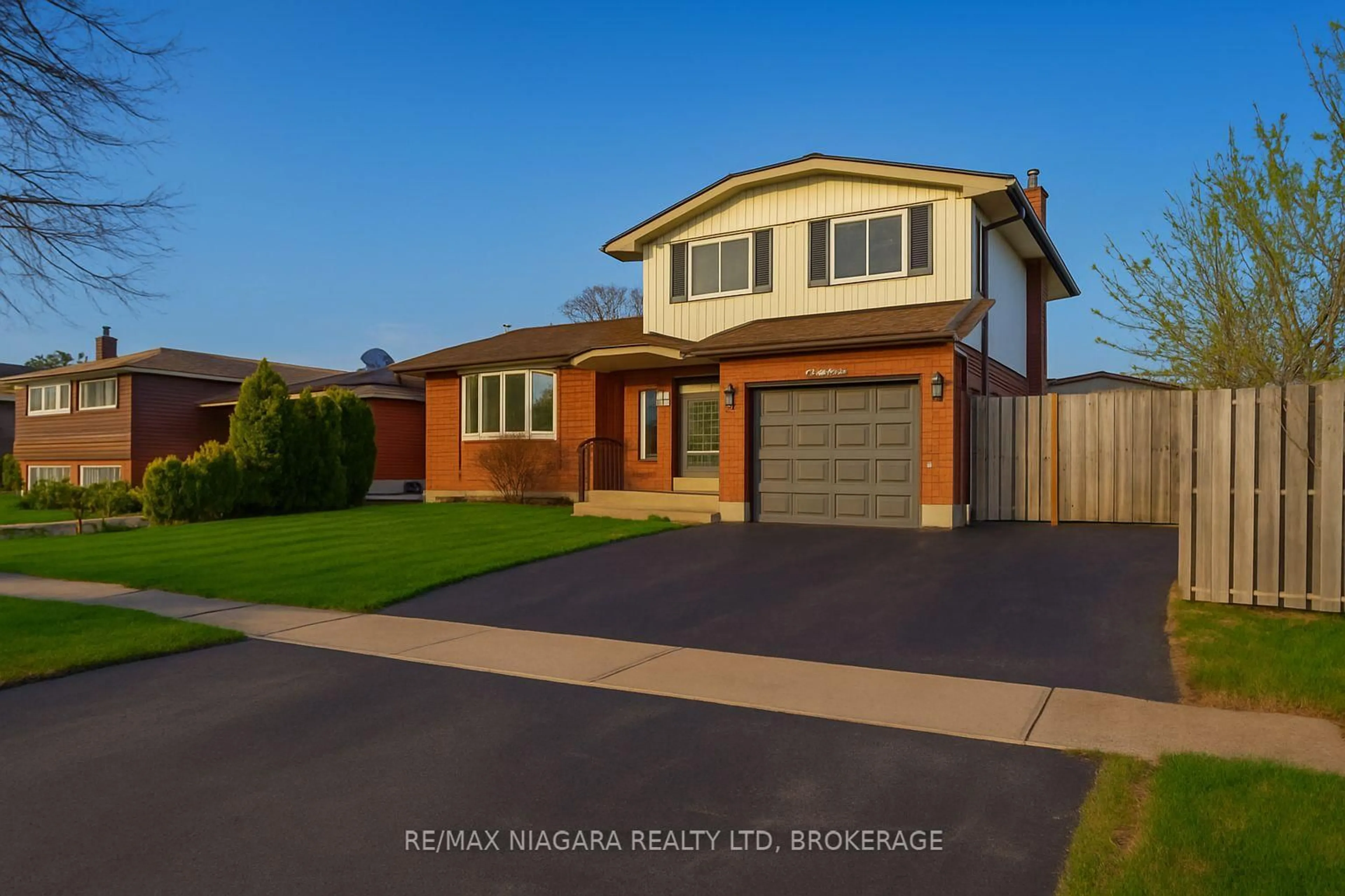 Home with brick exterior material, street for 7639 JUBILEE Dr, Niagara Falls Ontario L2G 7M4