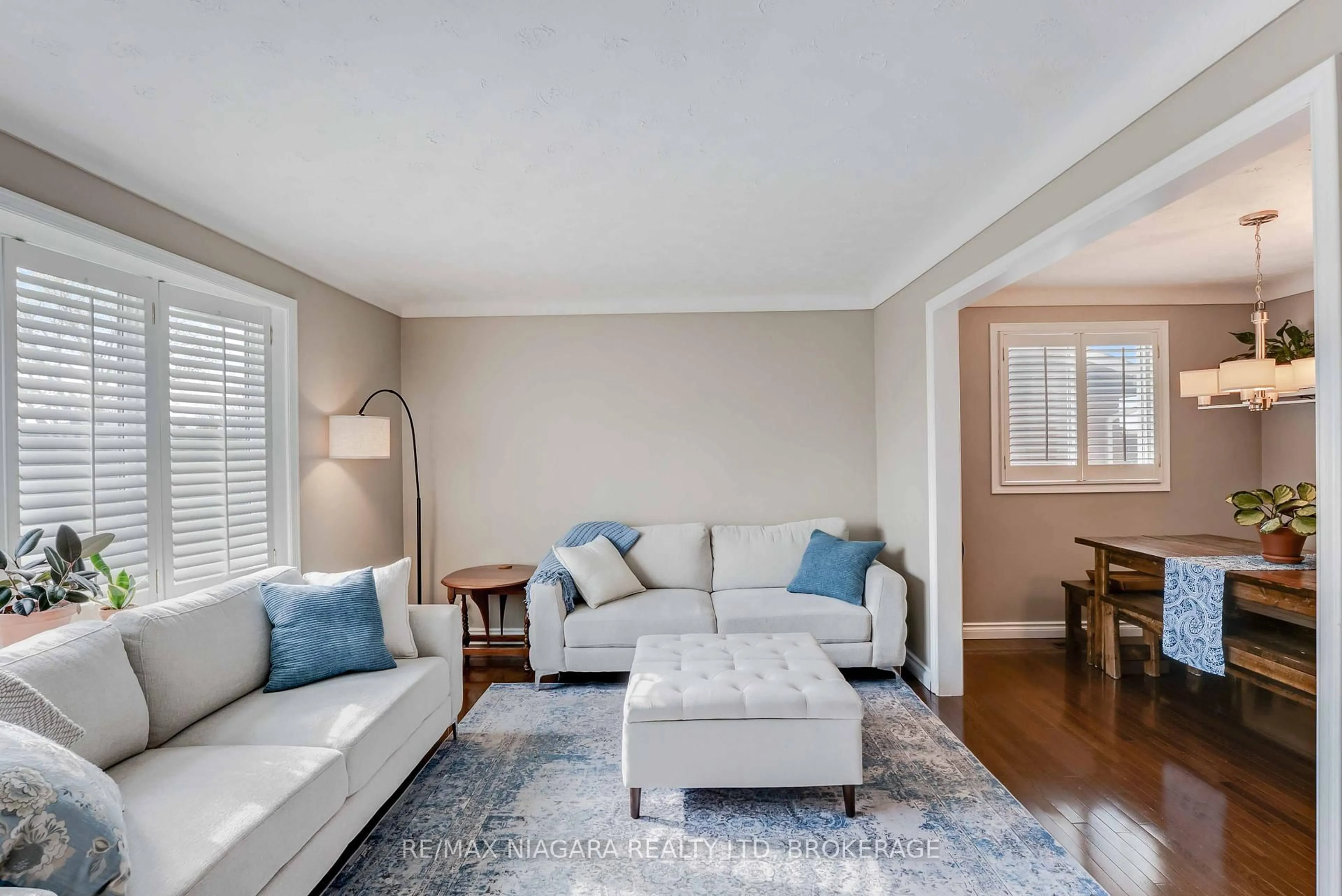 Living room with furniture, unknown for 7639 JUBILEE Dr, Niagara Falls Ontario L2G 7M4