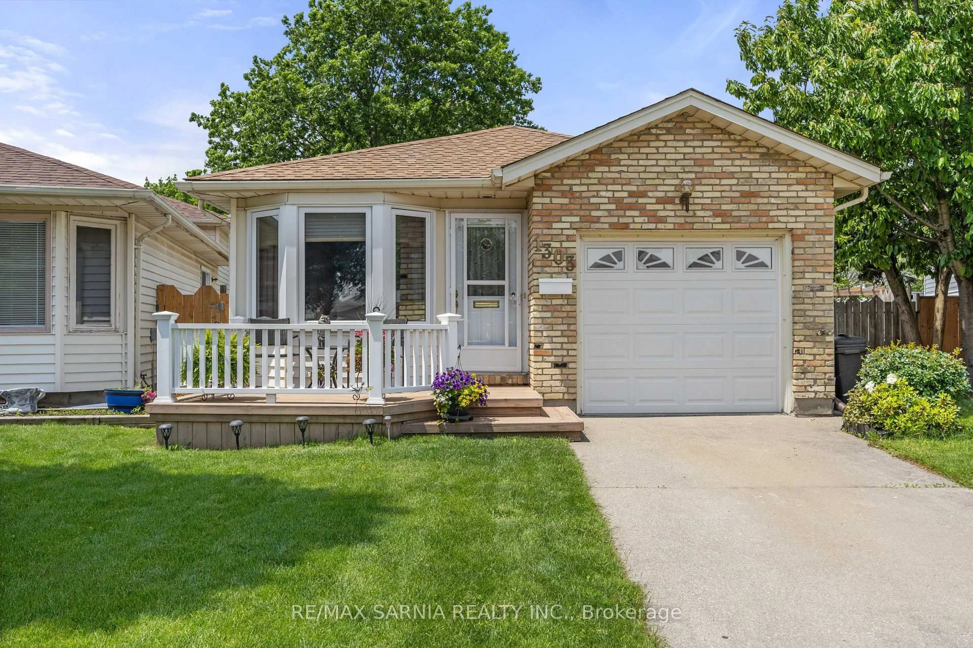 Home with vinyl exterior material, street for 1303 Thistledown Ave, Sarnia Ontario N7S 5A8