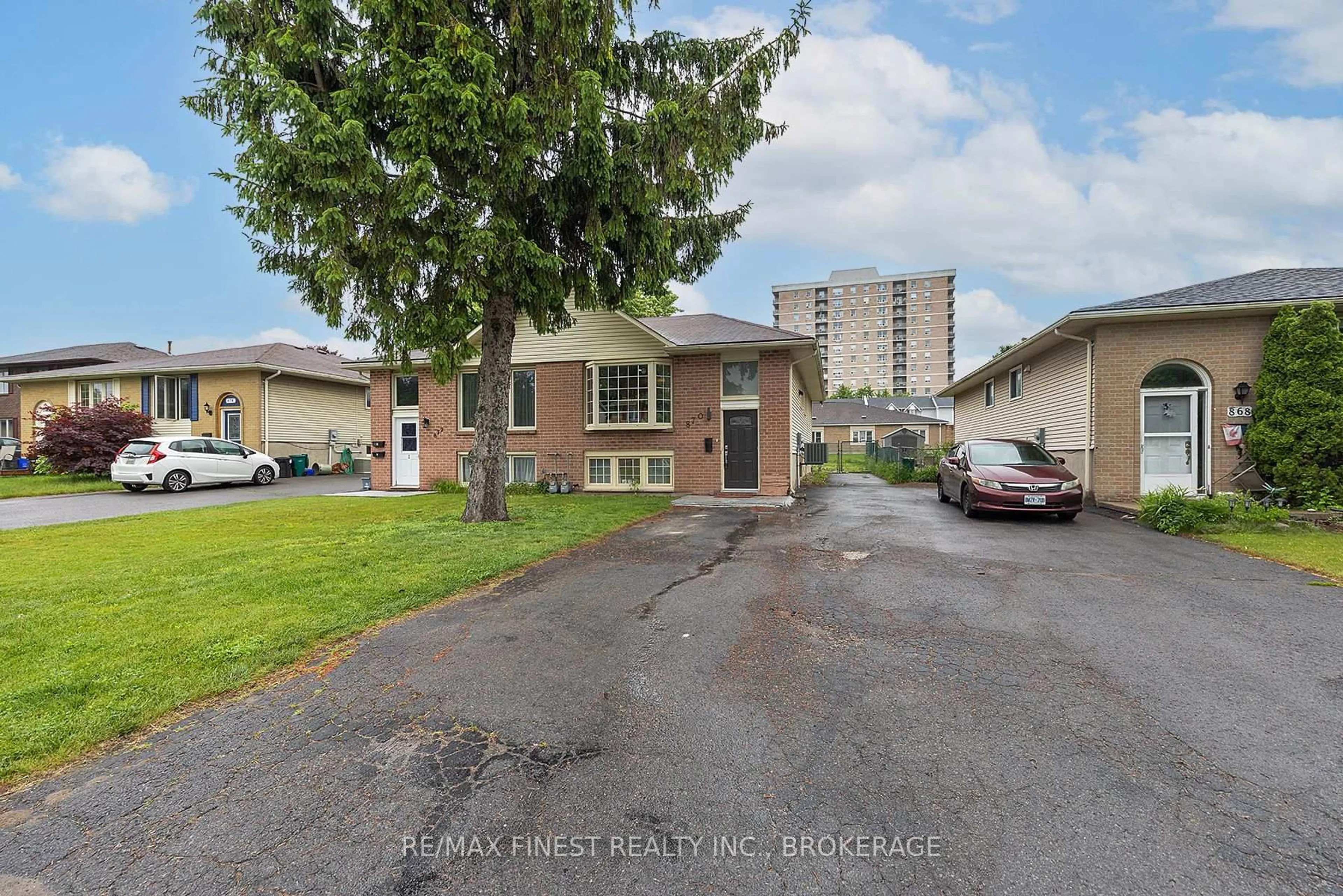A pic from outside/outdoor area/front of a property/back of a property/a pic from drone, street for 870 Beaconhill Crt, Kingston Ontario K7P 2A8