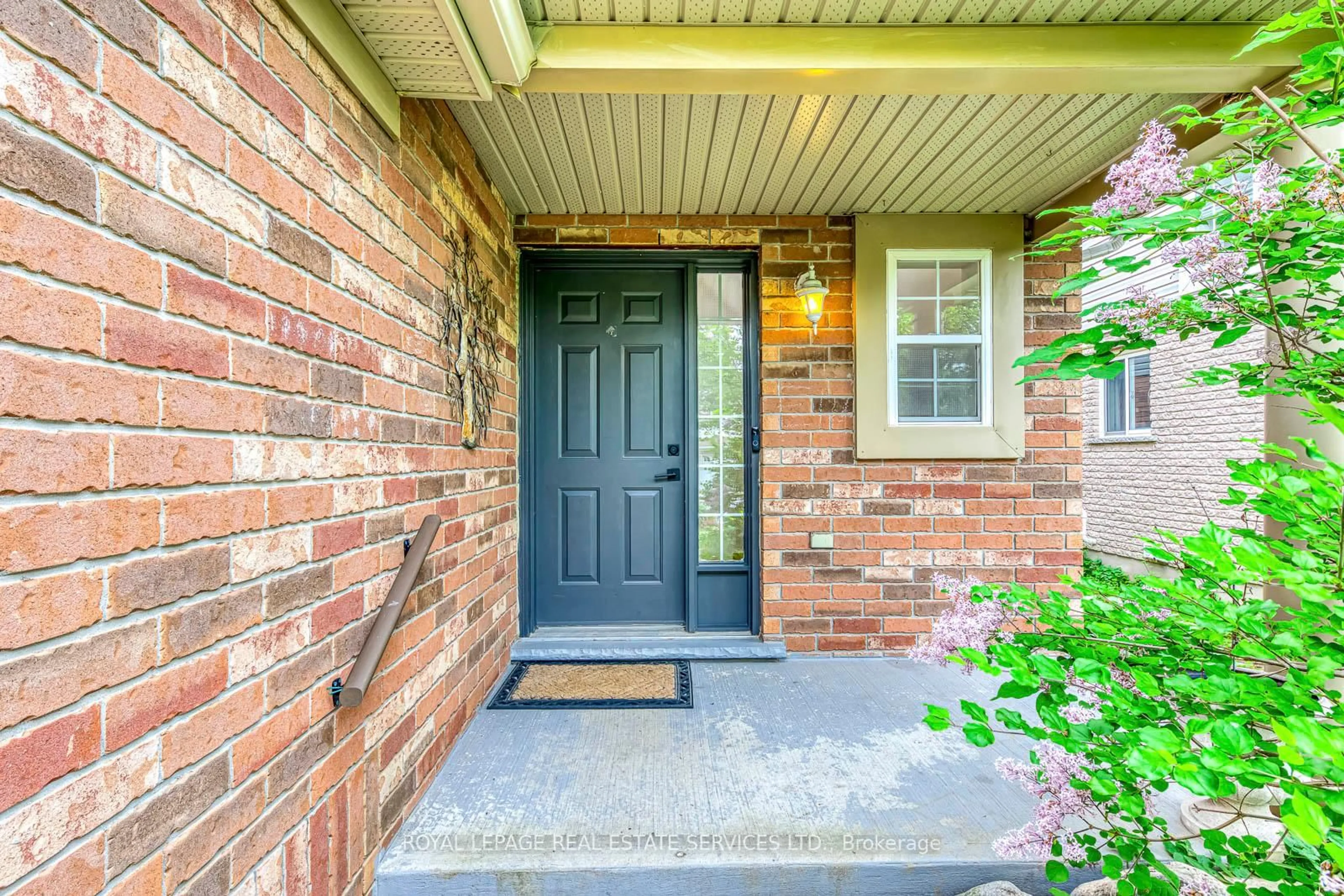 Indoor entryway for 31 EUGENE Dr, Guelph Ontario N1L 1P6