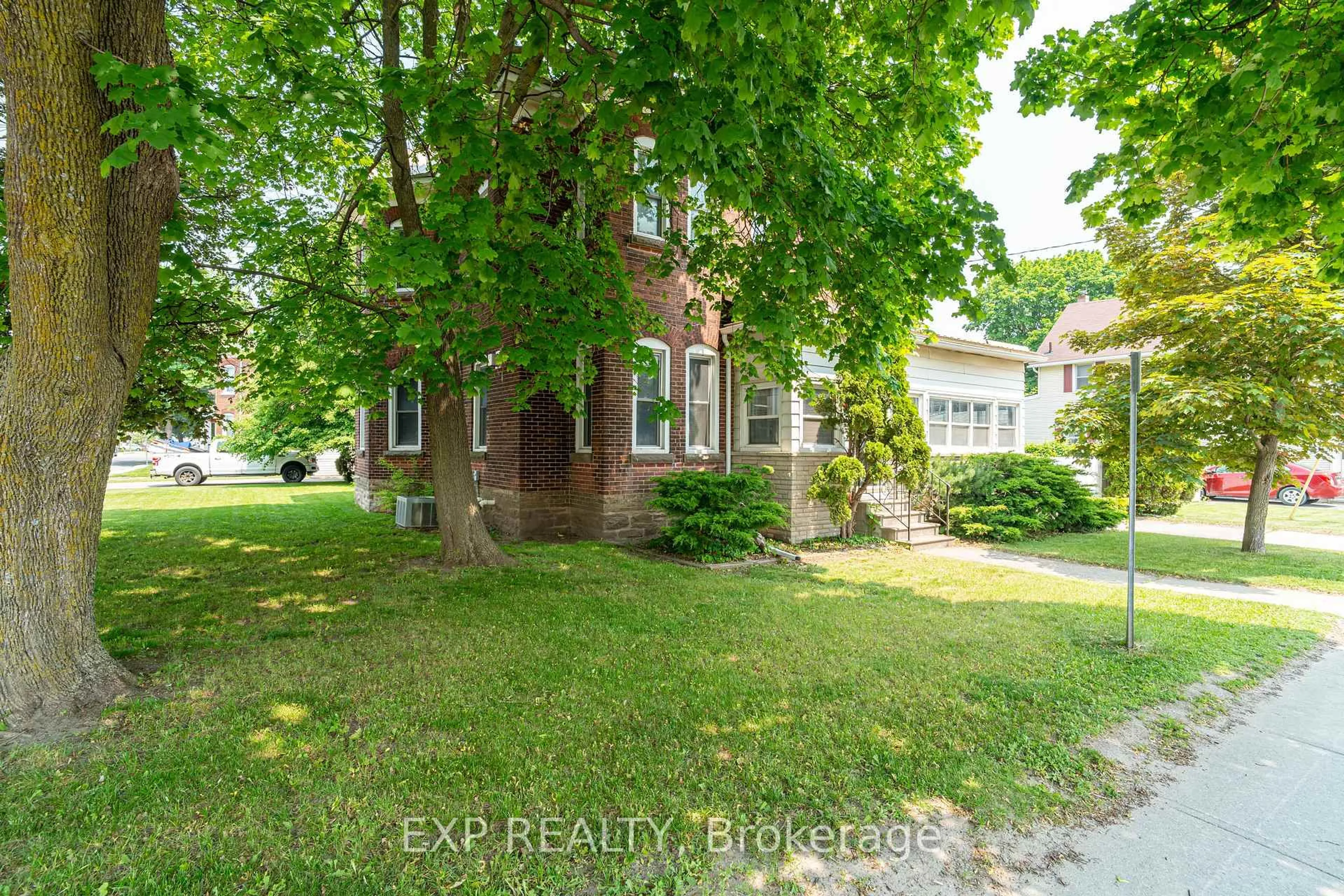 Unknown for 53 Elmsley St, Smiths Falls Ontario K7A 2G8