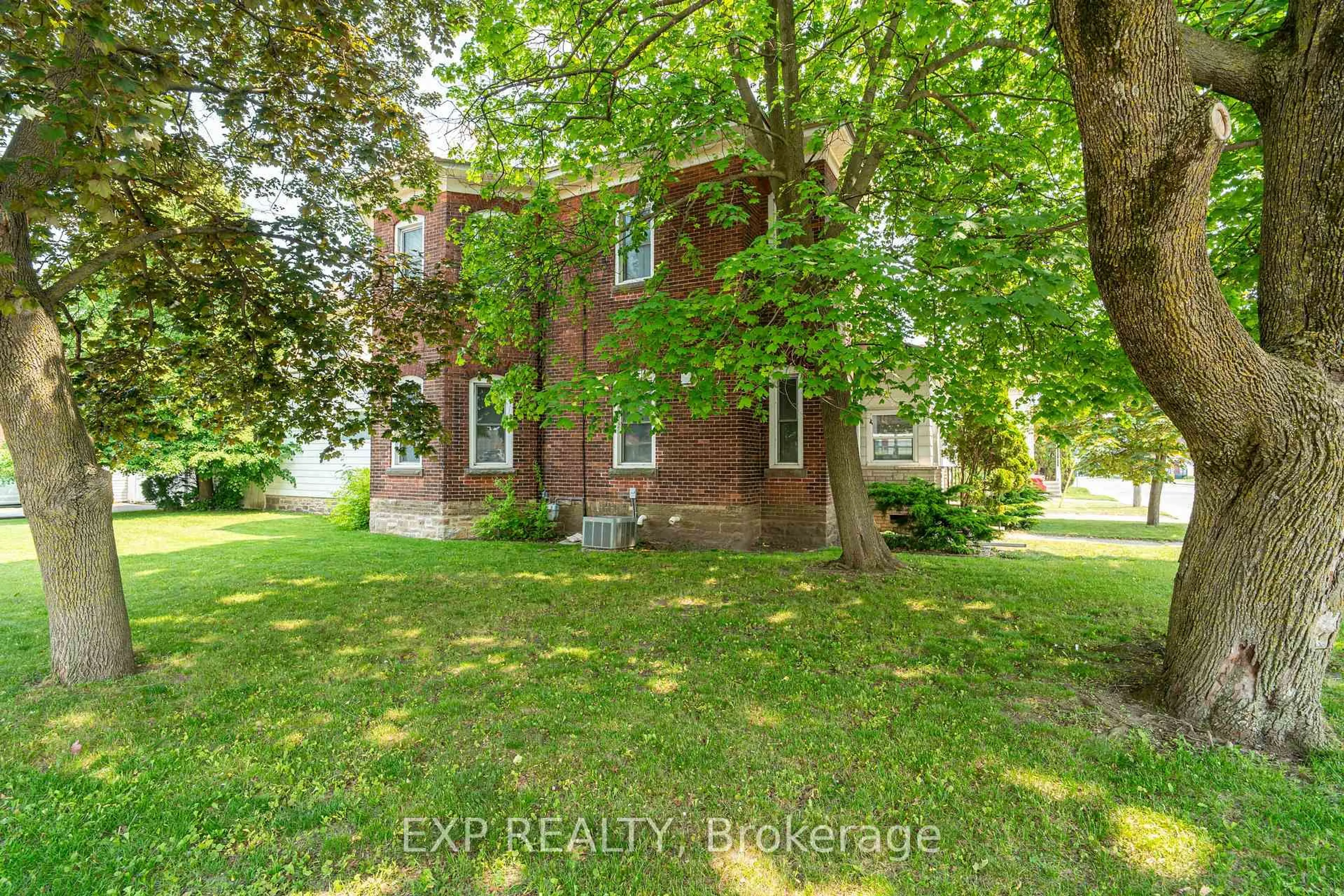 A pic from outside/outdoor area/front of a property/back of a property/a pic from drone, building for 53 Elmsley St, Smiths Falls Ontario K7A 2G8