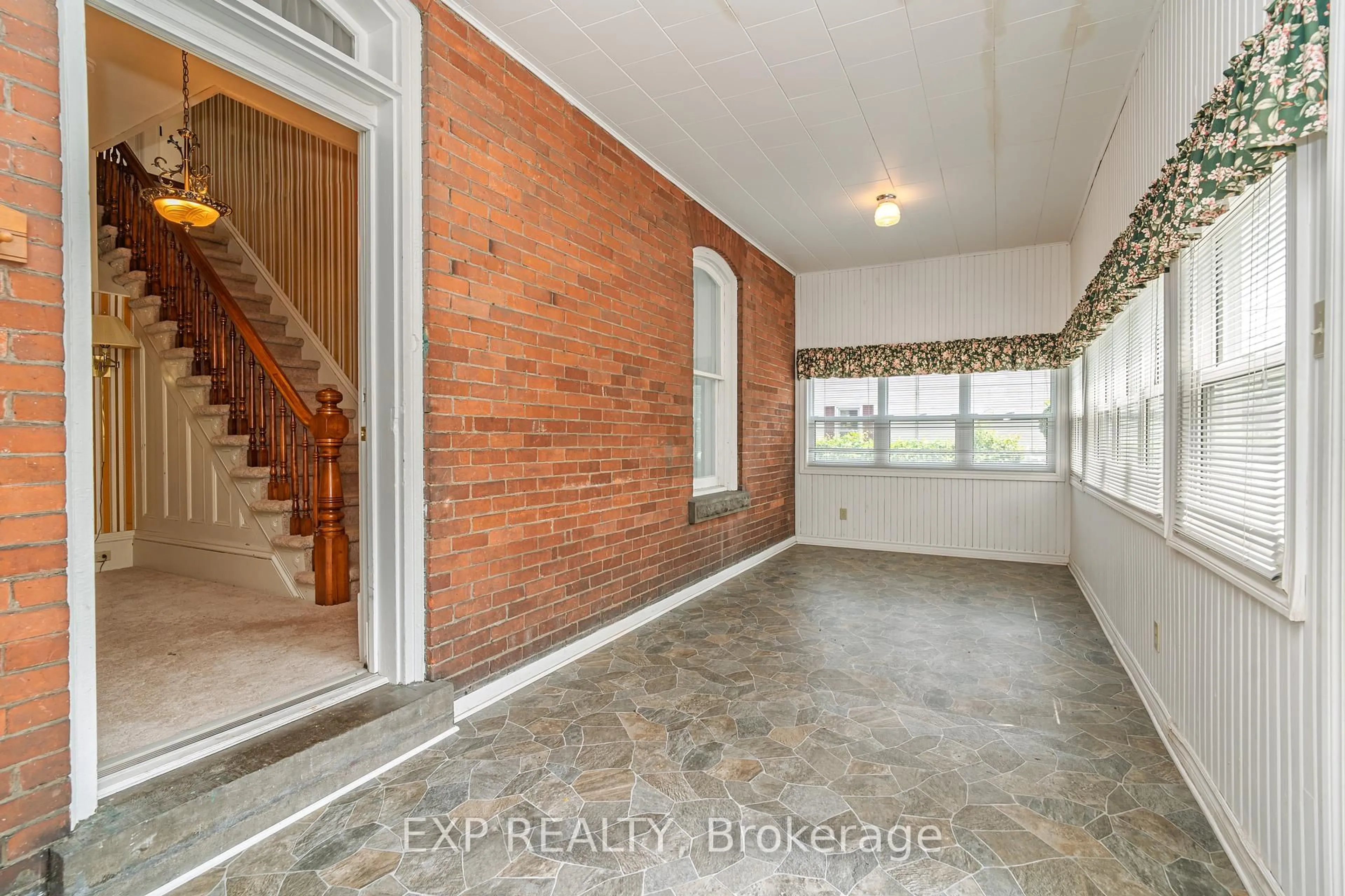 Indoor entryway for 53 Elmsley St, Smiths Falls Ontario K7A 2G8