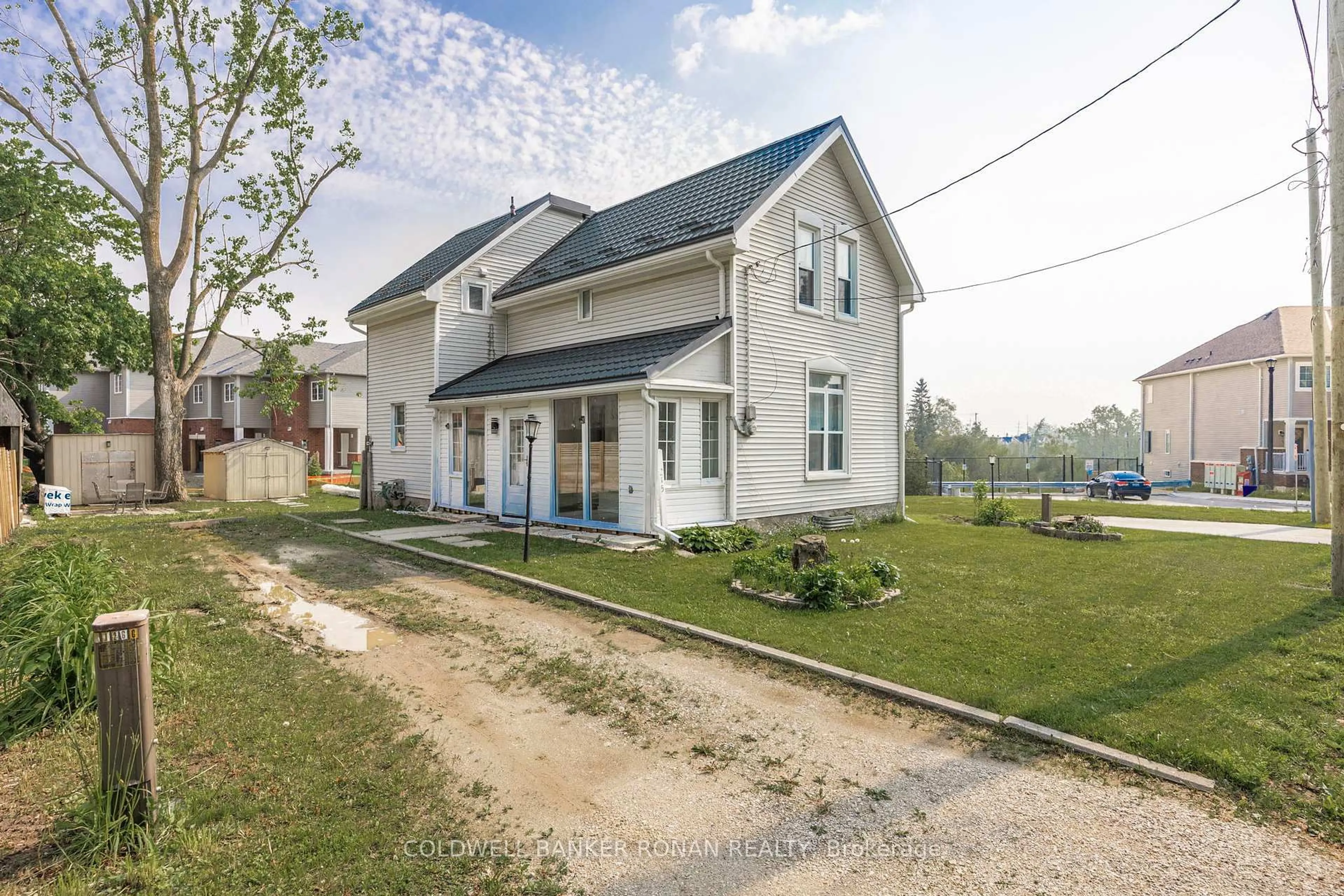 A pic from outside/outdoor area/front of a property/back of a property/a pic from drone, street for 215 First Ave, Shelburne Ontario L9V 2X7