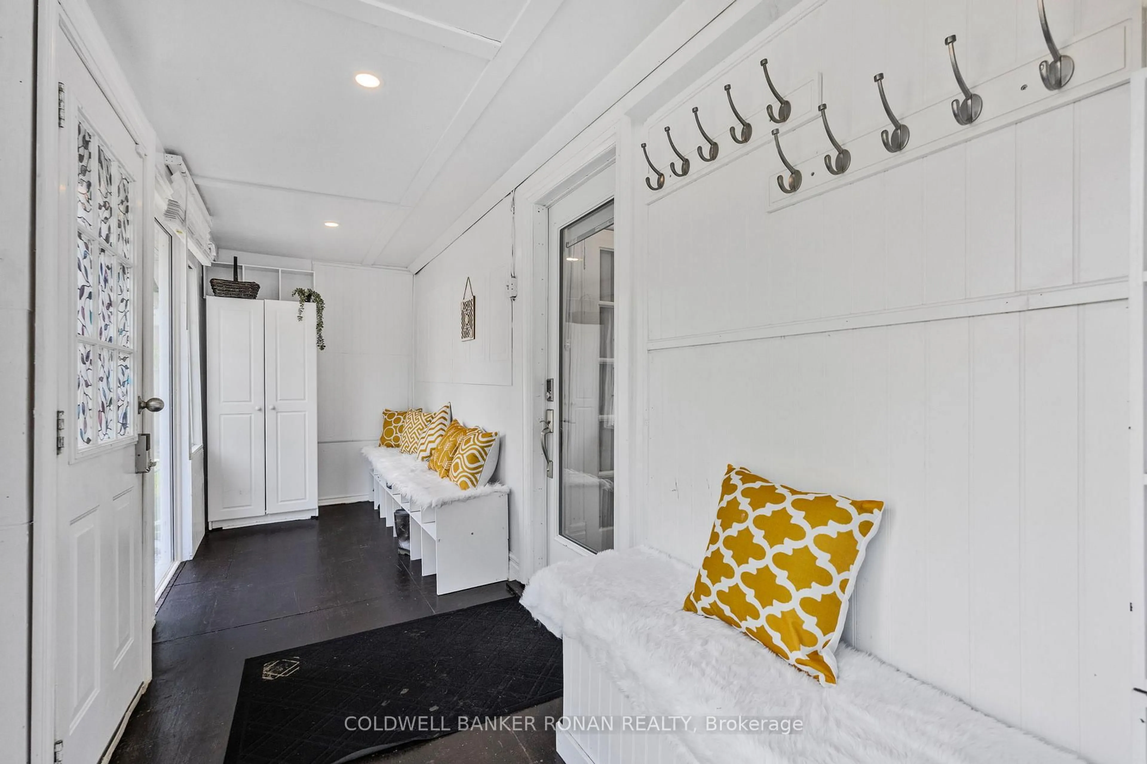 Indoor entryway for 215 First Ave, Shelburne Ontario L9V 2X7