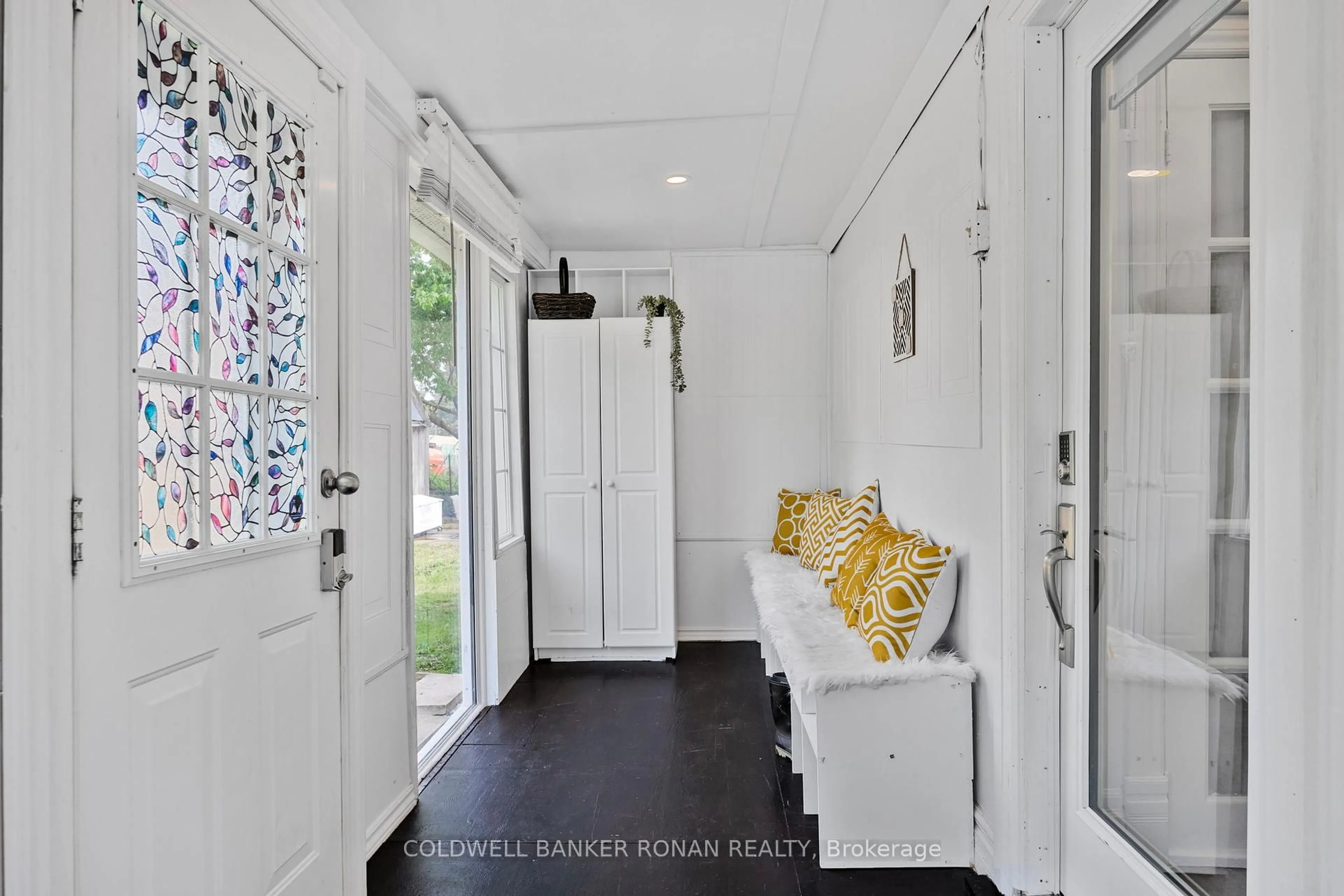 Indoor entryway for 215 First Ave, Shelburne Ontario L9V 2X7