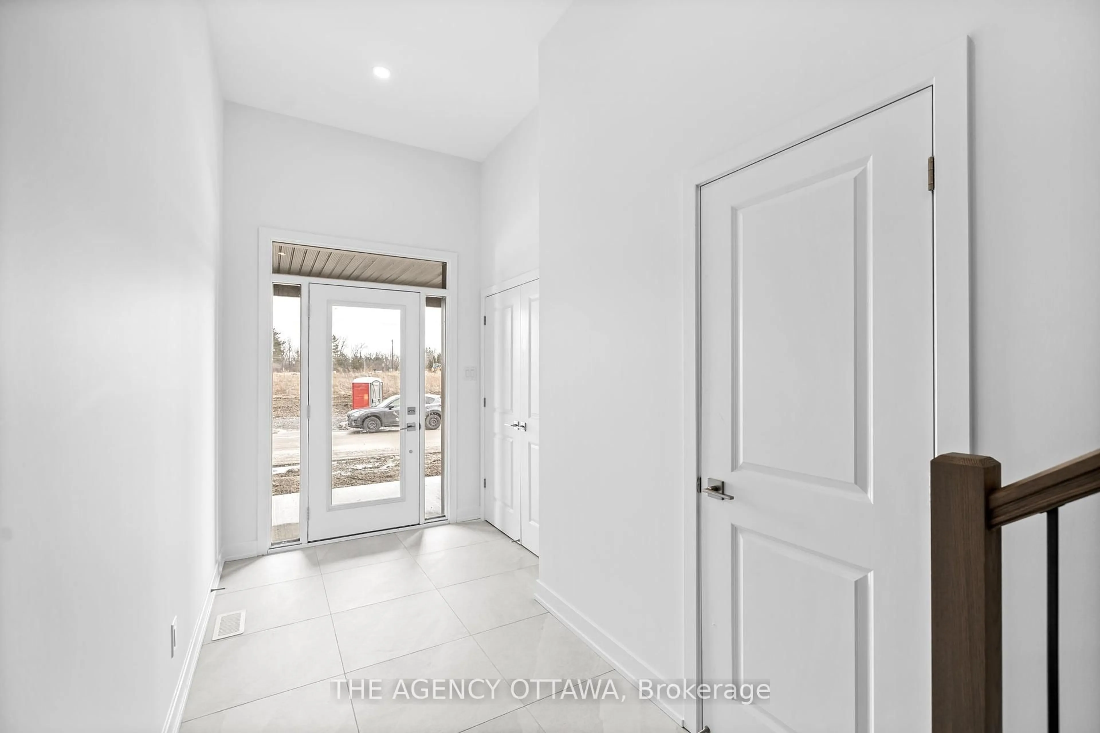 Indoor foyer for 140 SENCHA Terr, Barrhaven Ontario K2J 6Z2