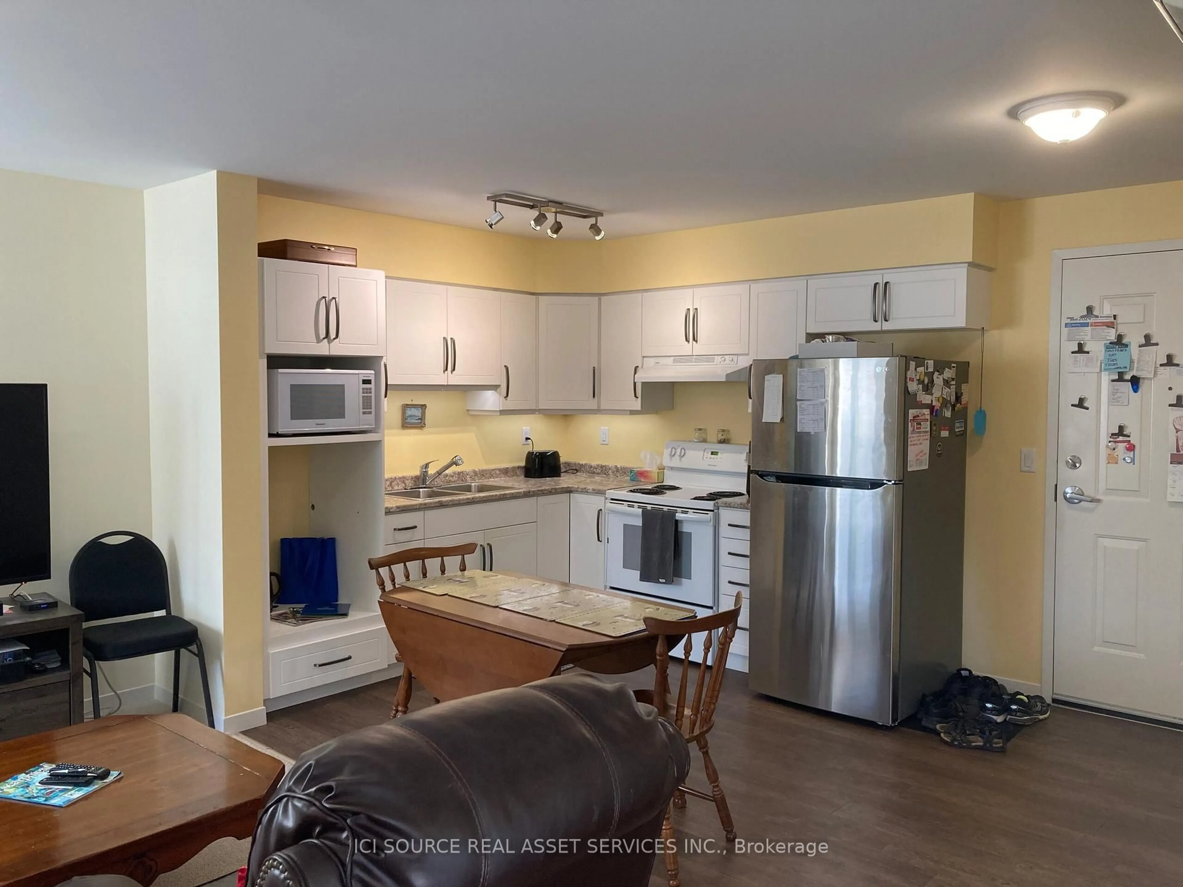 Standard kitchen, unknown for 850 Alpha St #105, Owen Sound Ontario N4K 5W8
