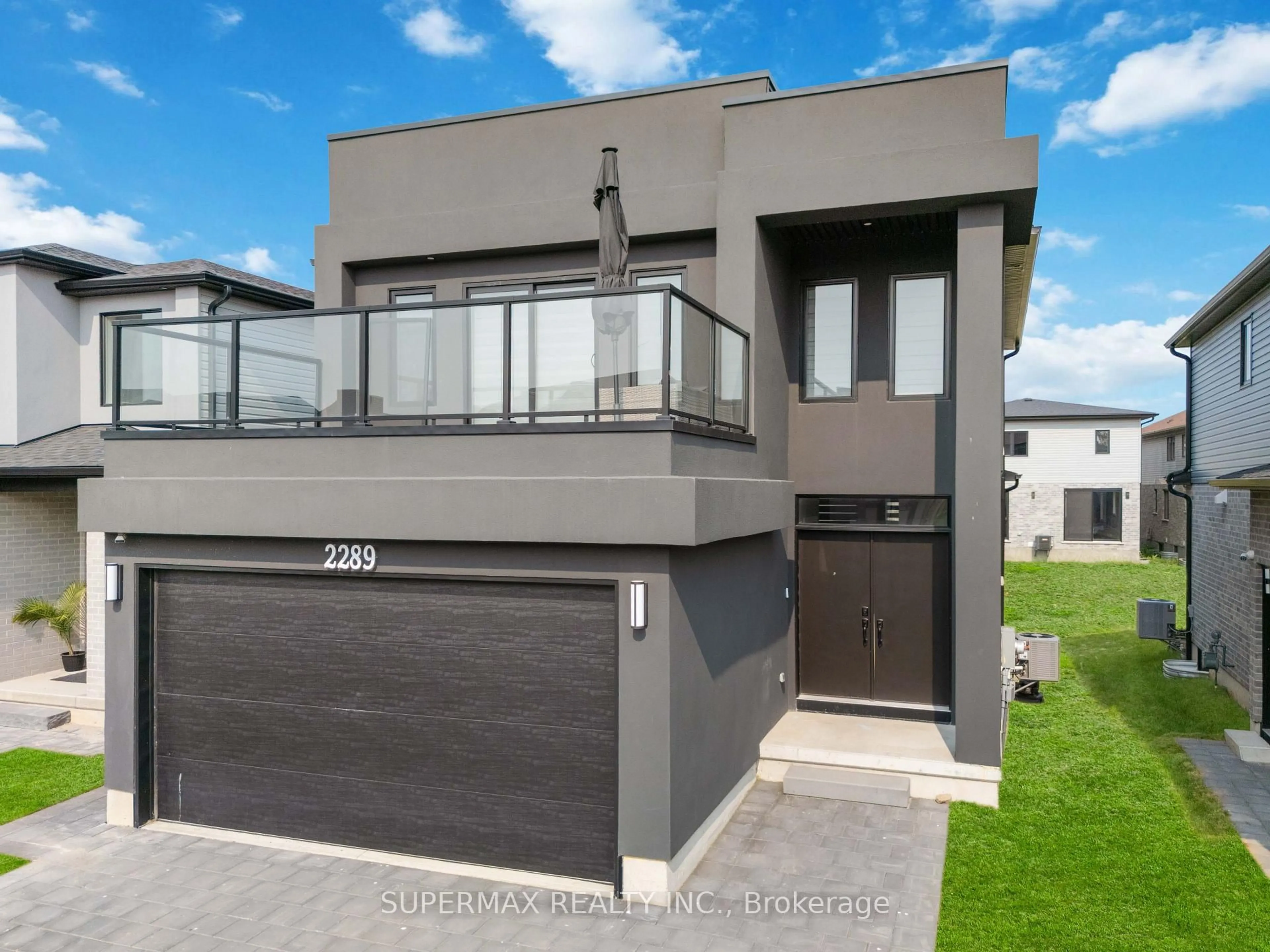 A pic from outside/outdoor area/front of a property/back of a property/a pic from drone, street for 2289 Southport Cres, London South Ontario N6M 0H9