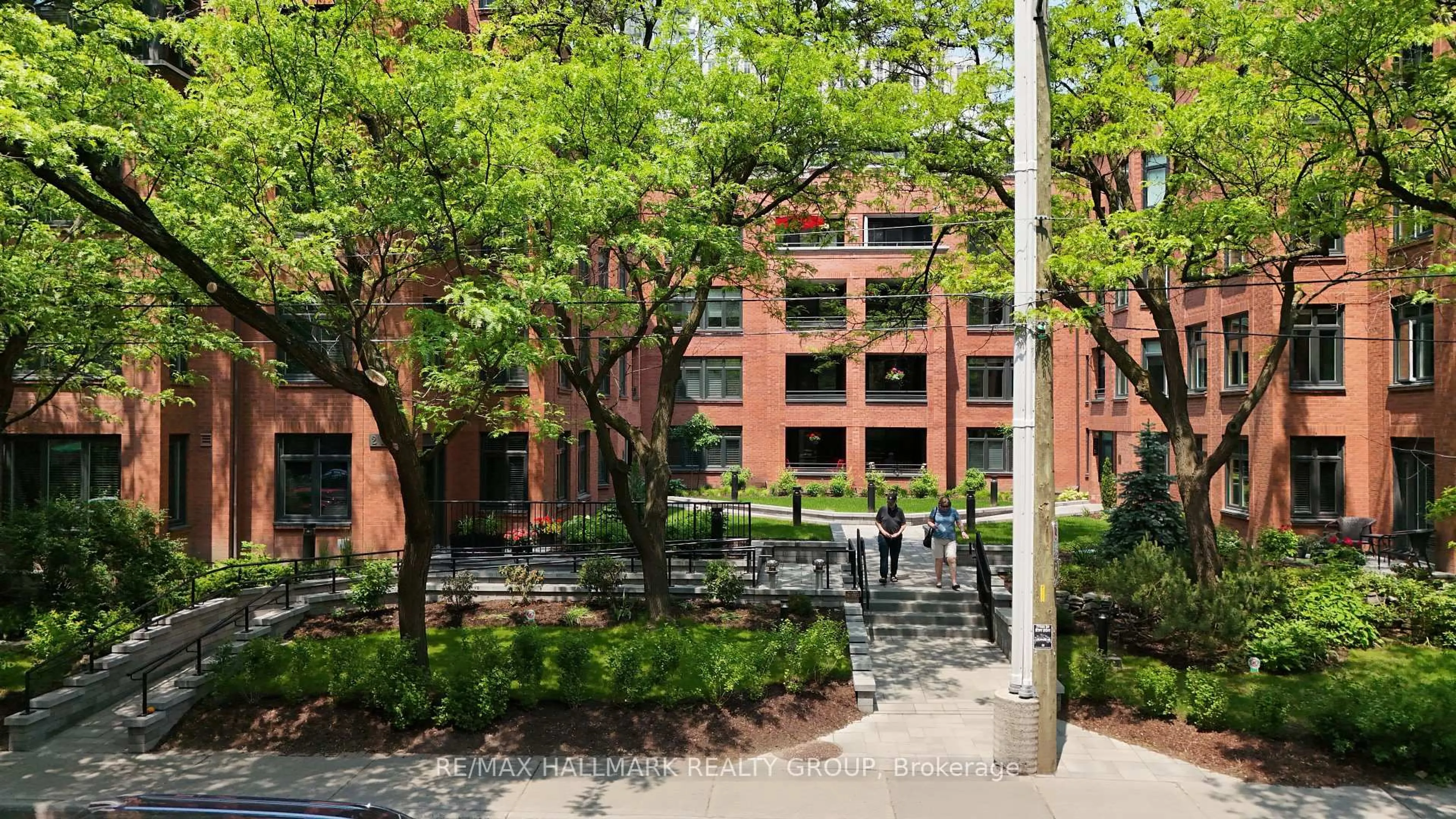 Unknown for 215 Somerset St #403, Ottawa Ontario K2P 0J1