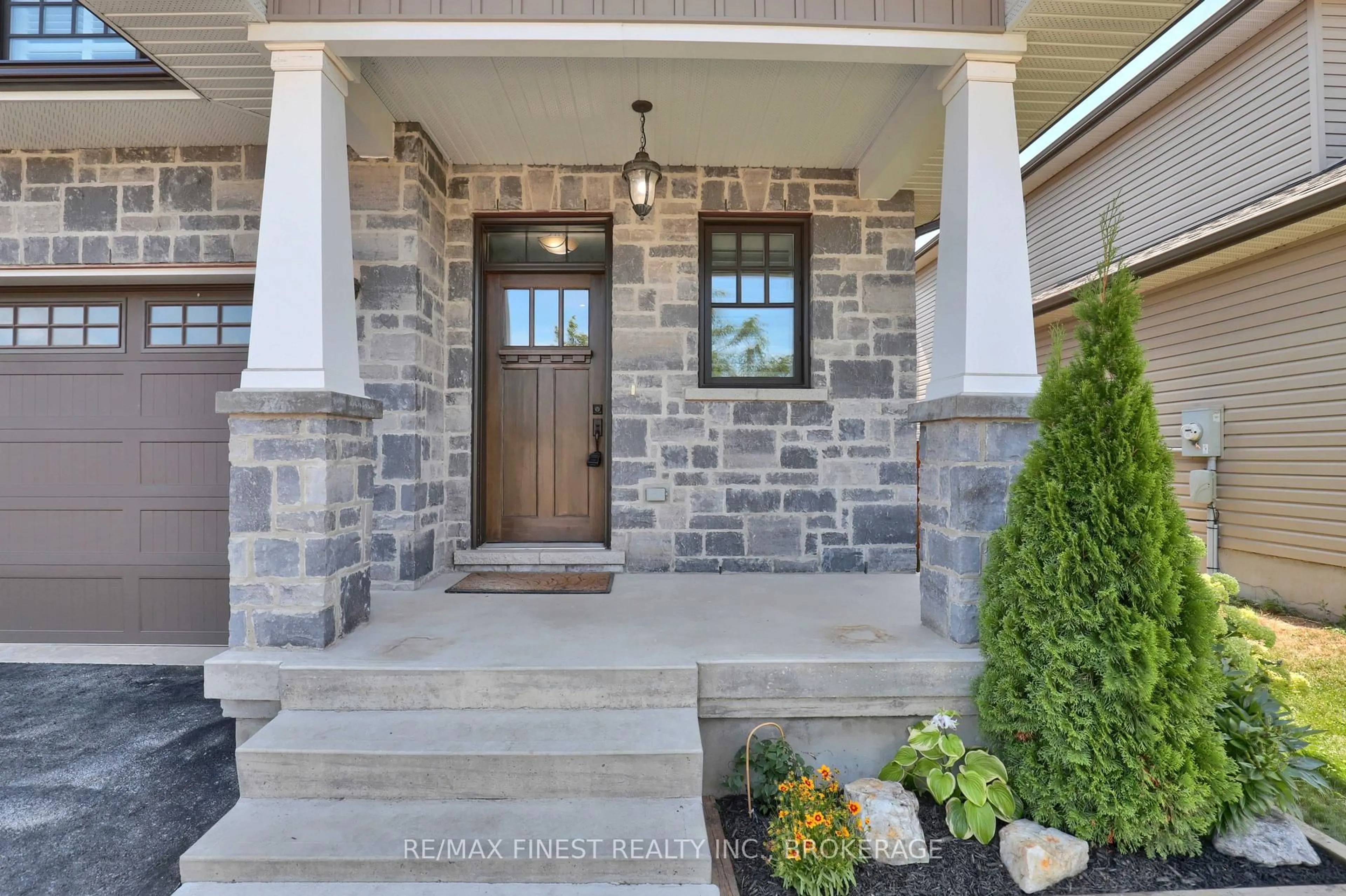 Indoor entryway for 161 McDonough Cres, Loyalist Ontario K7N 0B3