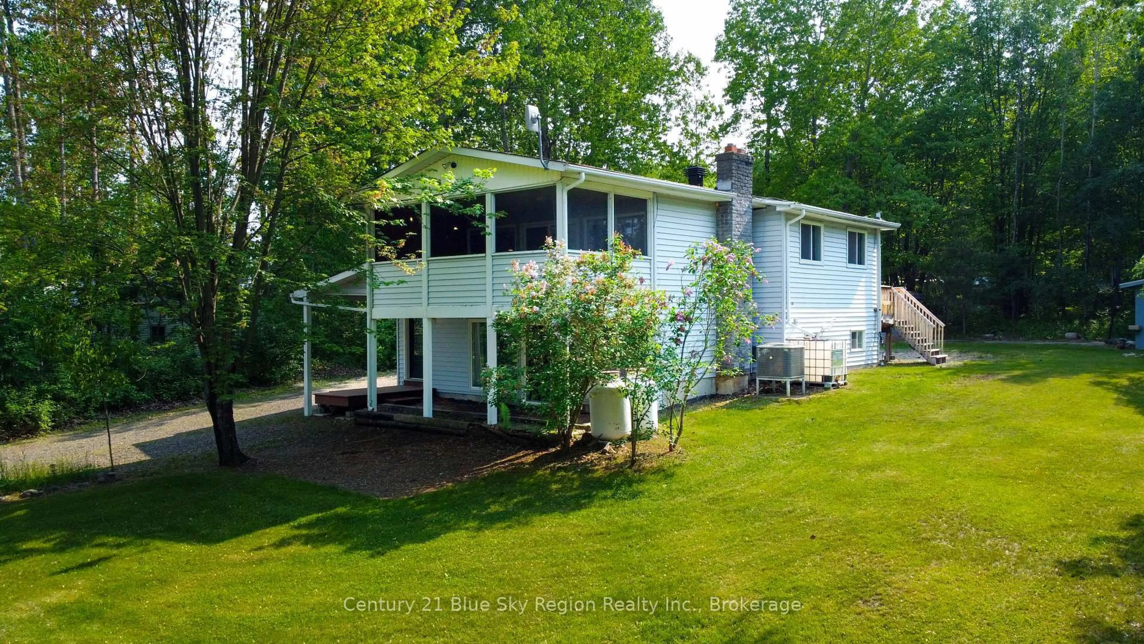 Home with vinyl exterior material, unknown for 425 Tillicum Bay Rd, Callander Ontario P0H 1H0