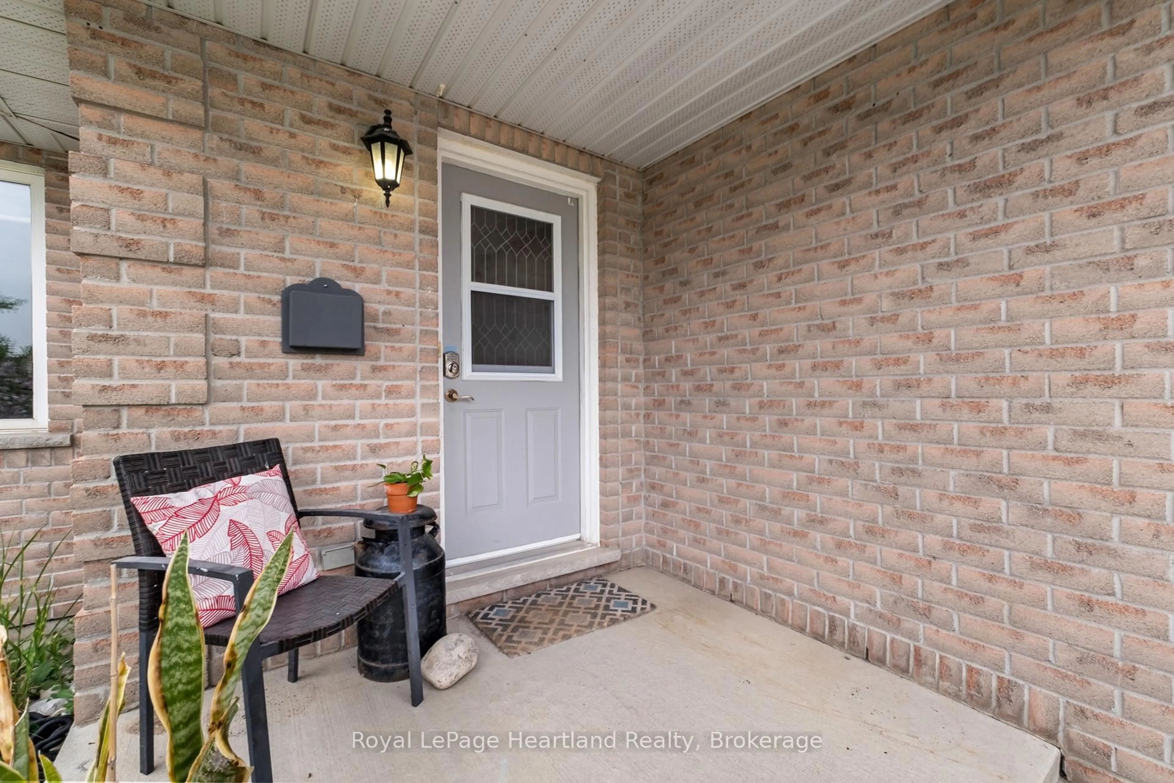 Indoor entryway for 9 Parkhaven Cres, St. Marys Ontario N4X 1E7