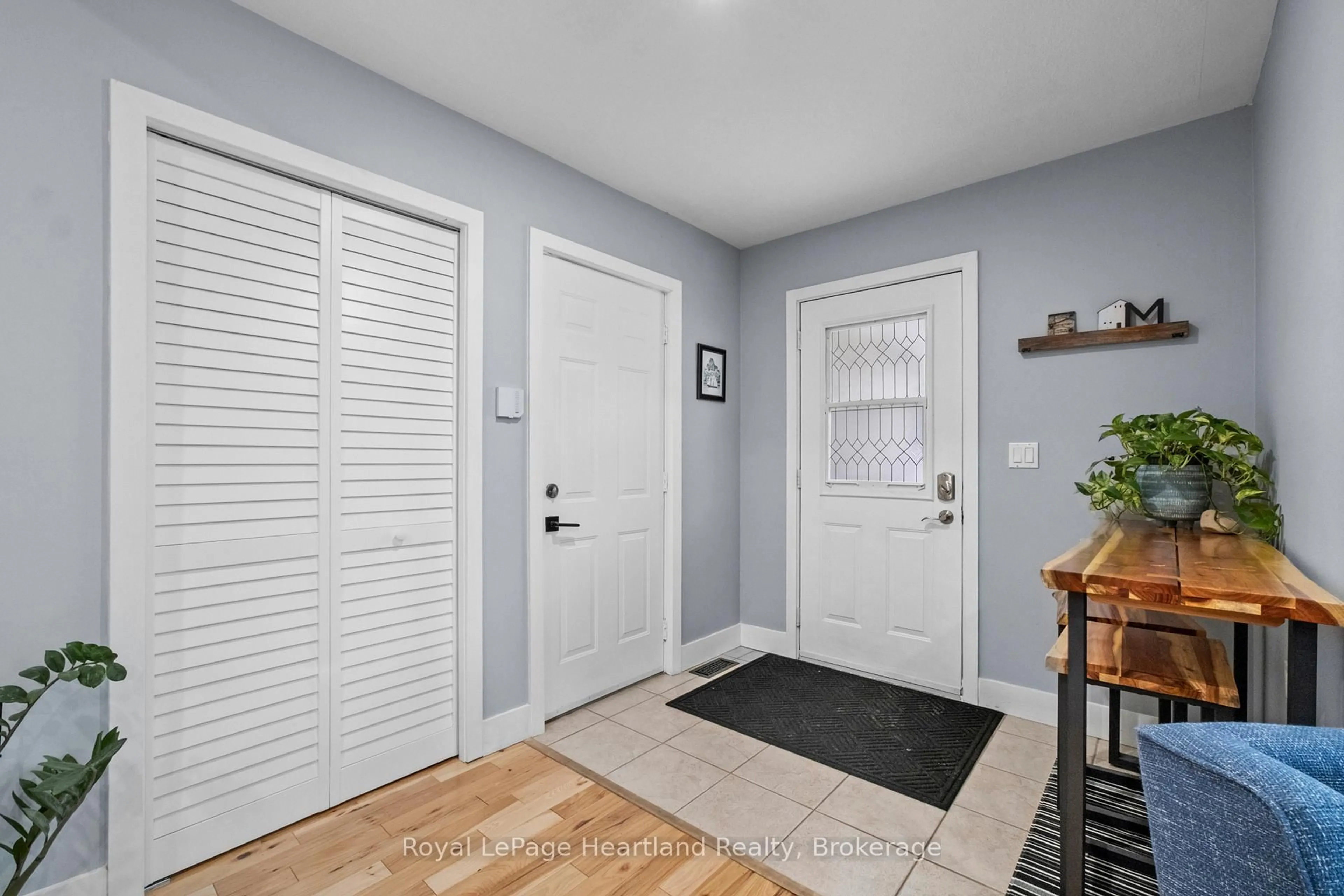 Indoor entryway for 9 Parkhaven Cres, St. Marys Ontario N4X 1E7