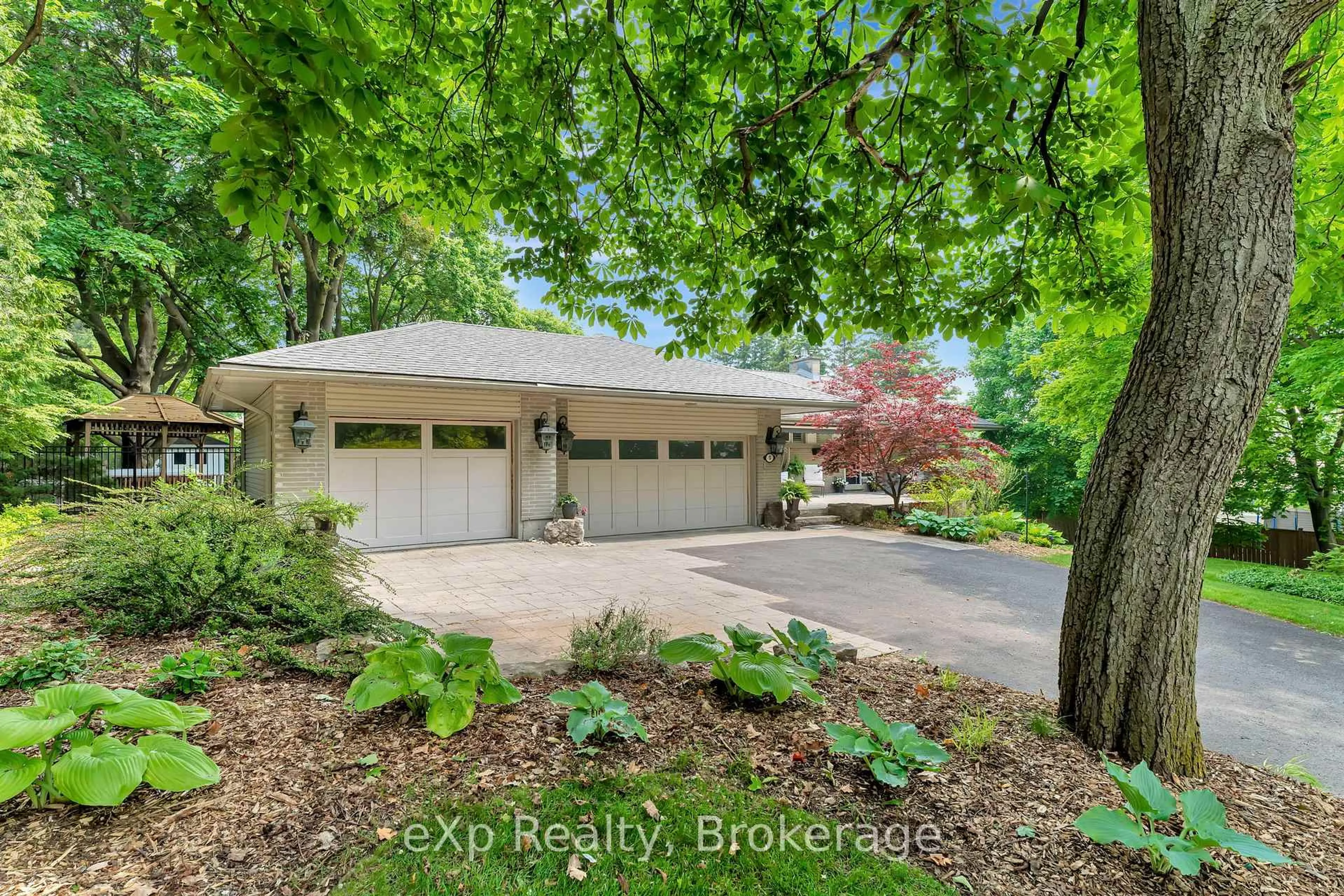 A pic from outside/outdoor area/front of a property/back of a property/a pic from drone, water/lake/river/ocean view for 5 Orchard Cres, Guelph Ontario N1E 1W9