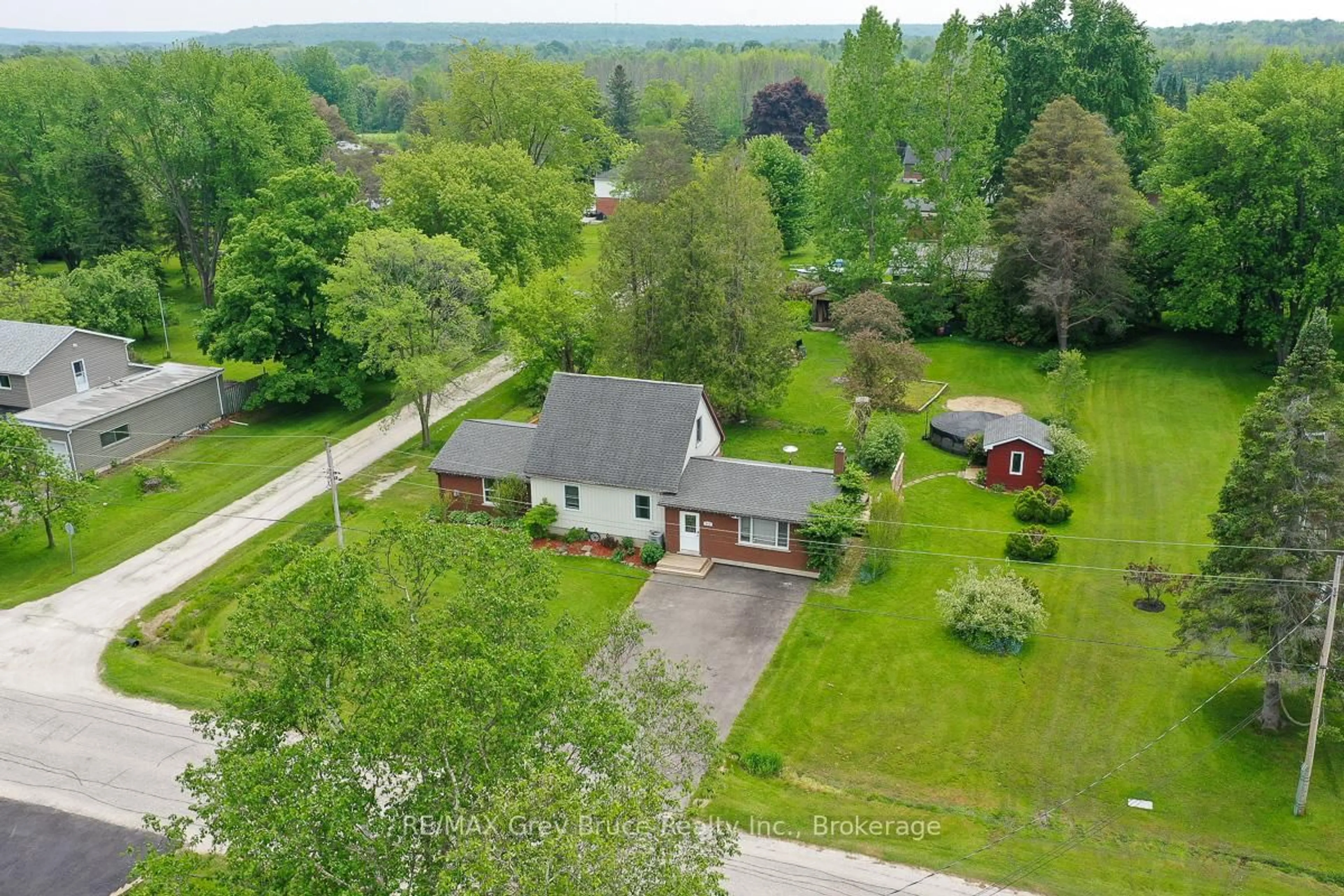 A pic from outside/outdoor area/front of a property/back of a property/a pic from drone, street for 864 16th St, Georgian Bluffs Ontario N4K 6V5