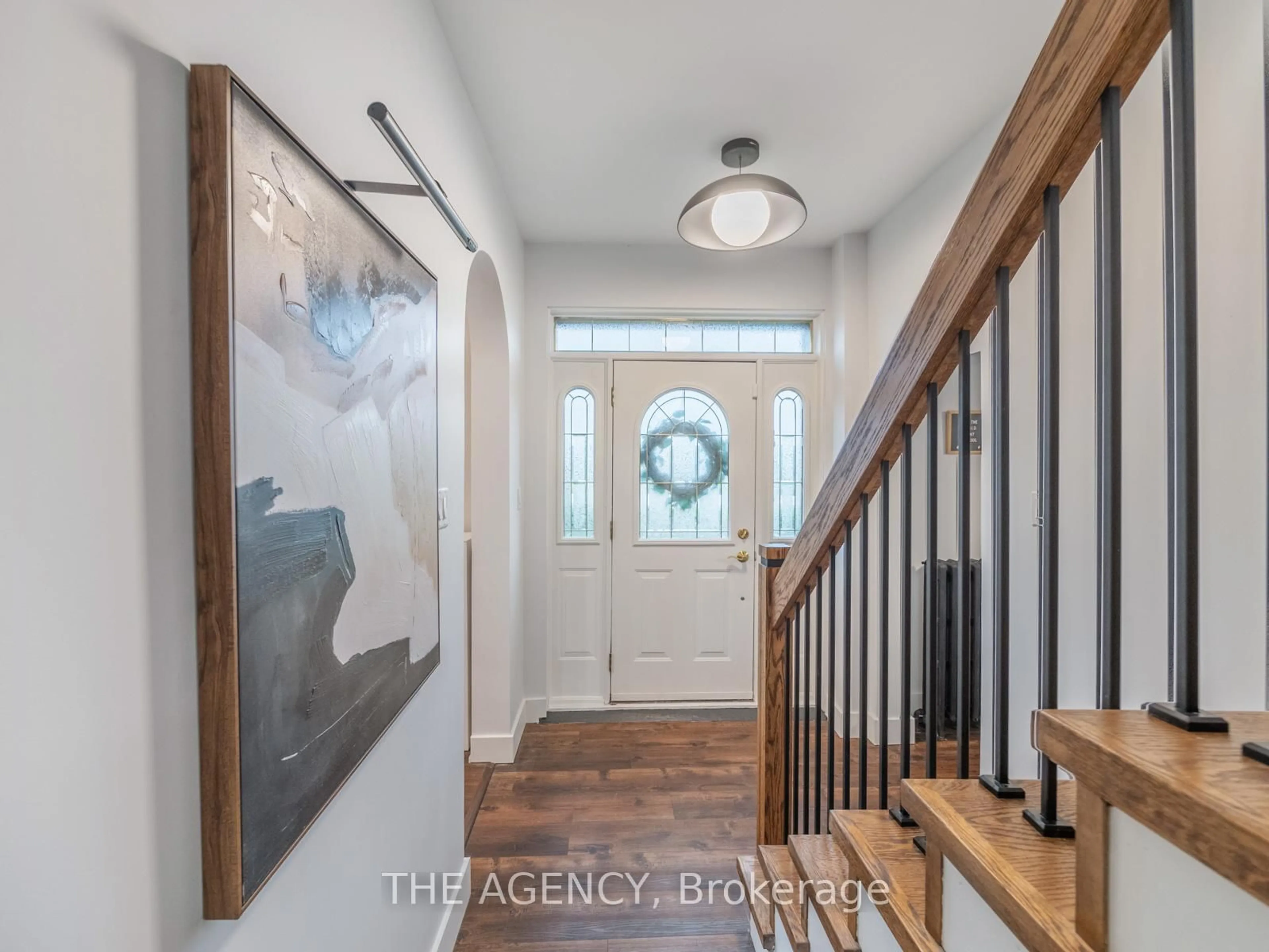 Indoor entryway for 1349 Queen St, Waterloo Ontario N0B 2E0
