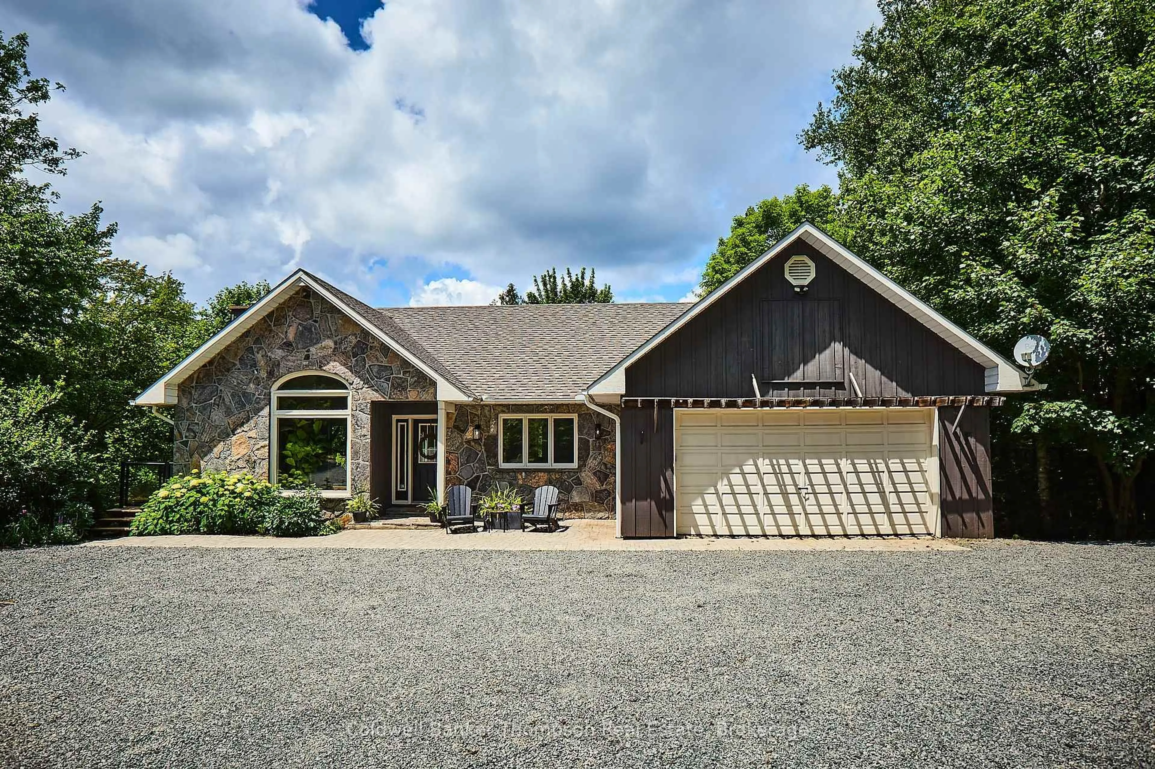 A pic from outside/outdoor area/front of a property/back of a property/a pic from drone, unknown for 440 CHUB LAKE Rd, Huntsville Ontario P1H 2J3