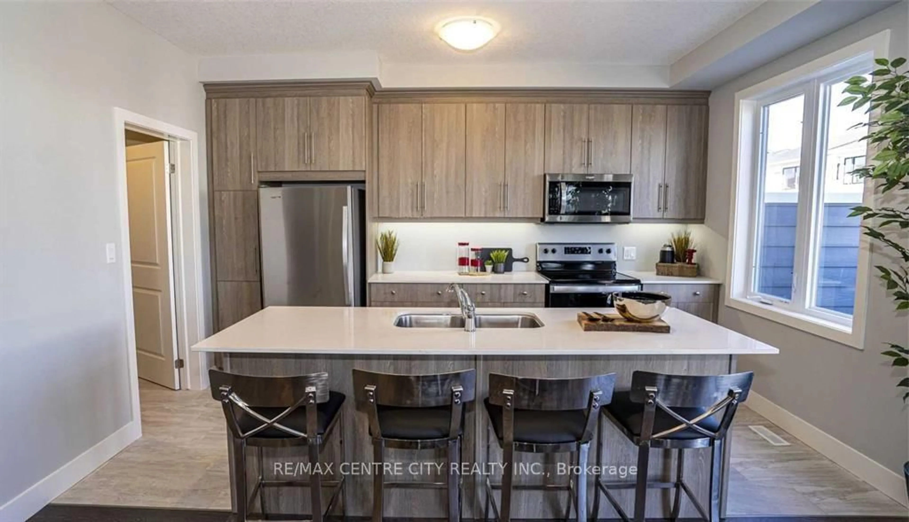 Open concept kitchen, unknown for 177 Edgevalley Rd #195, London East Ontario N5V 0C5