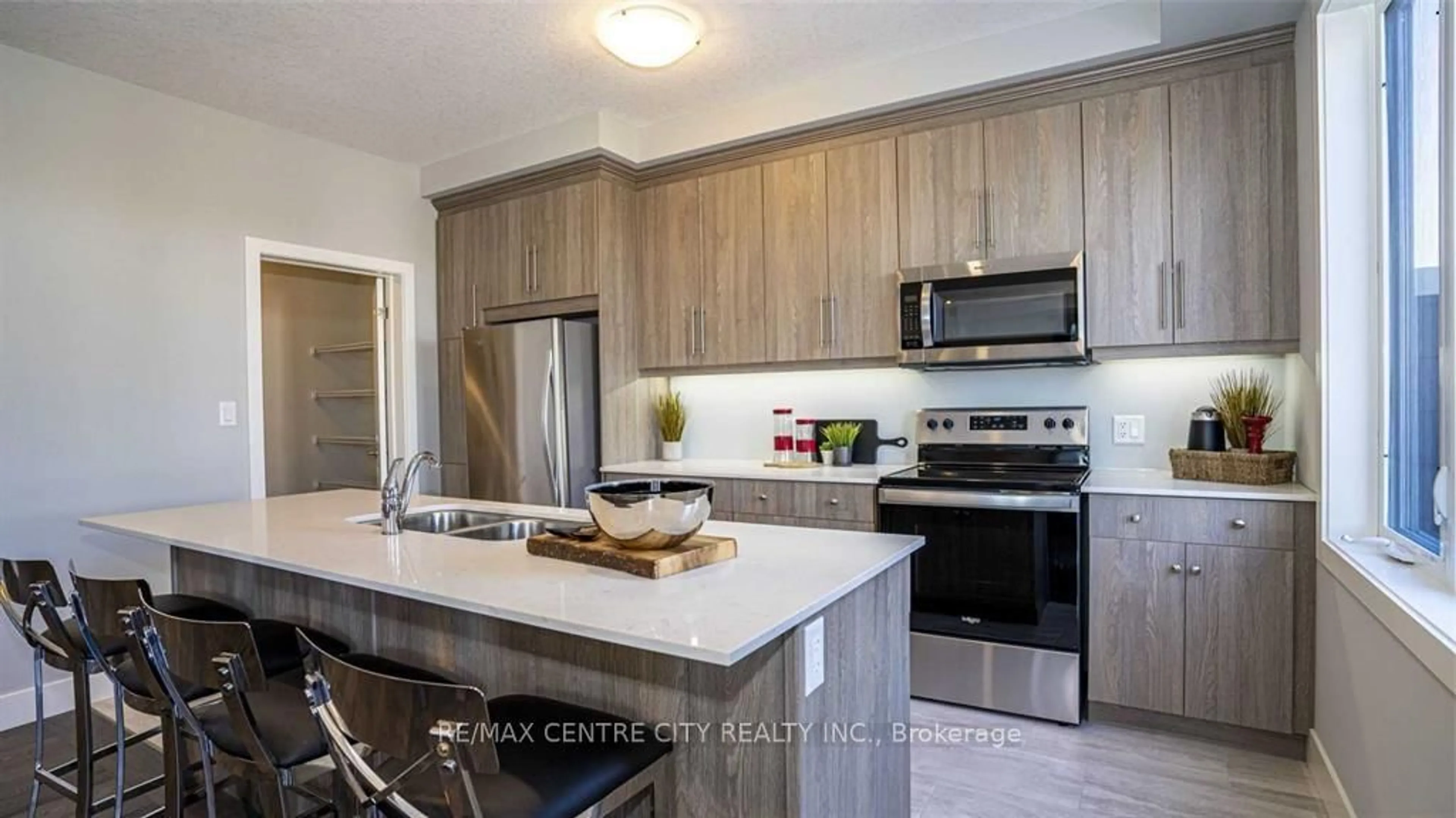 Open concept kitchen, unknown for 177 Edgevalley Rd #195, London East Ontario N5V 0C5