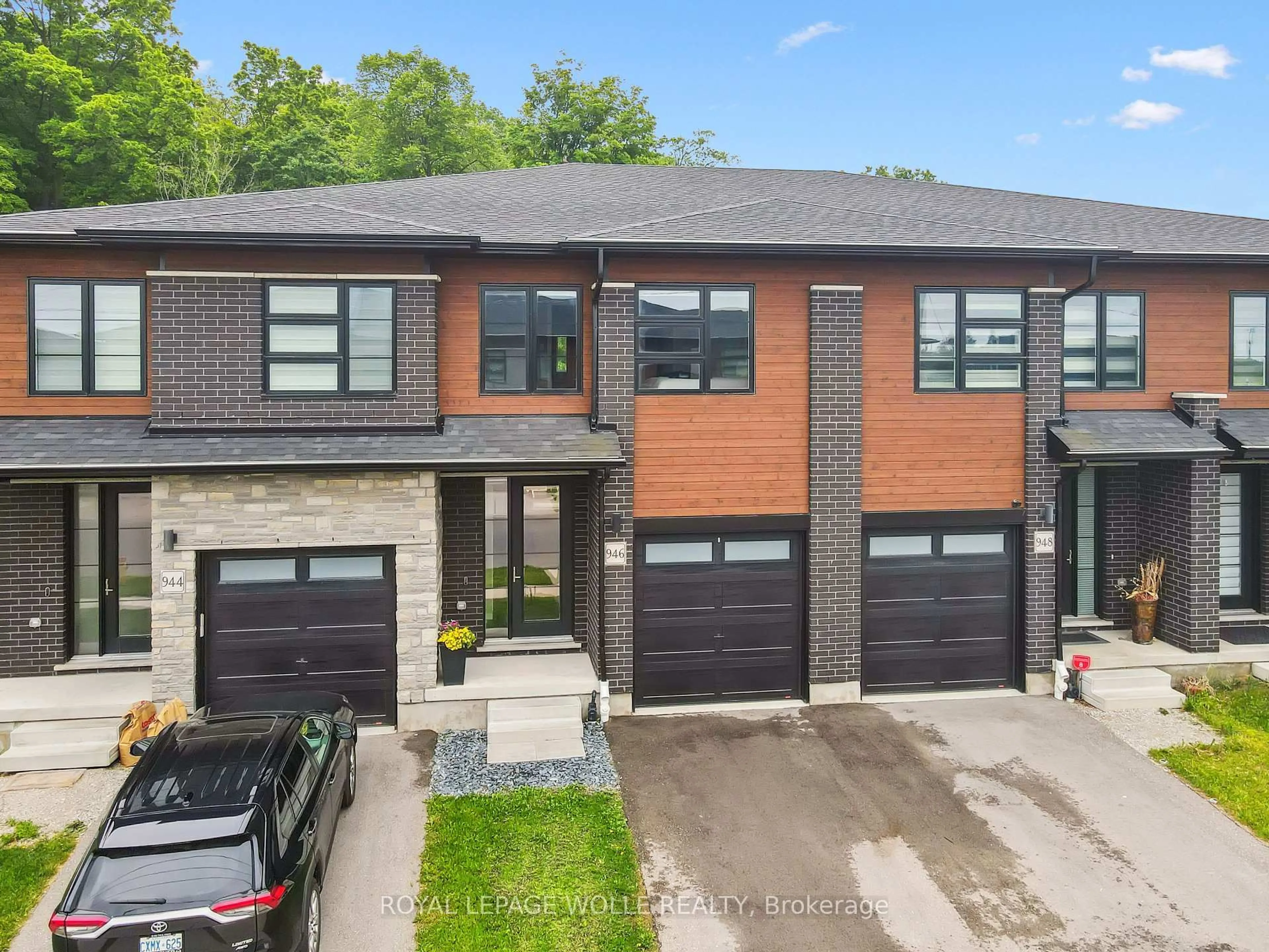 Home with brick exterior material, street for 946 Robert Ferrie Dr, Kitchener Ontario N2R 0P9