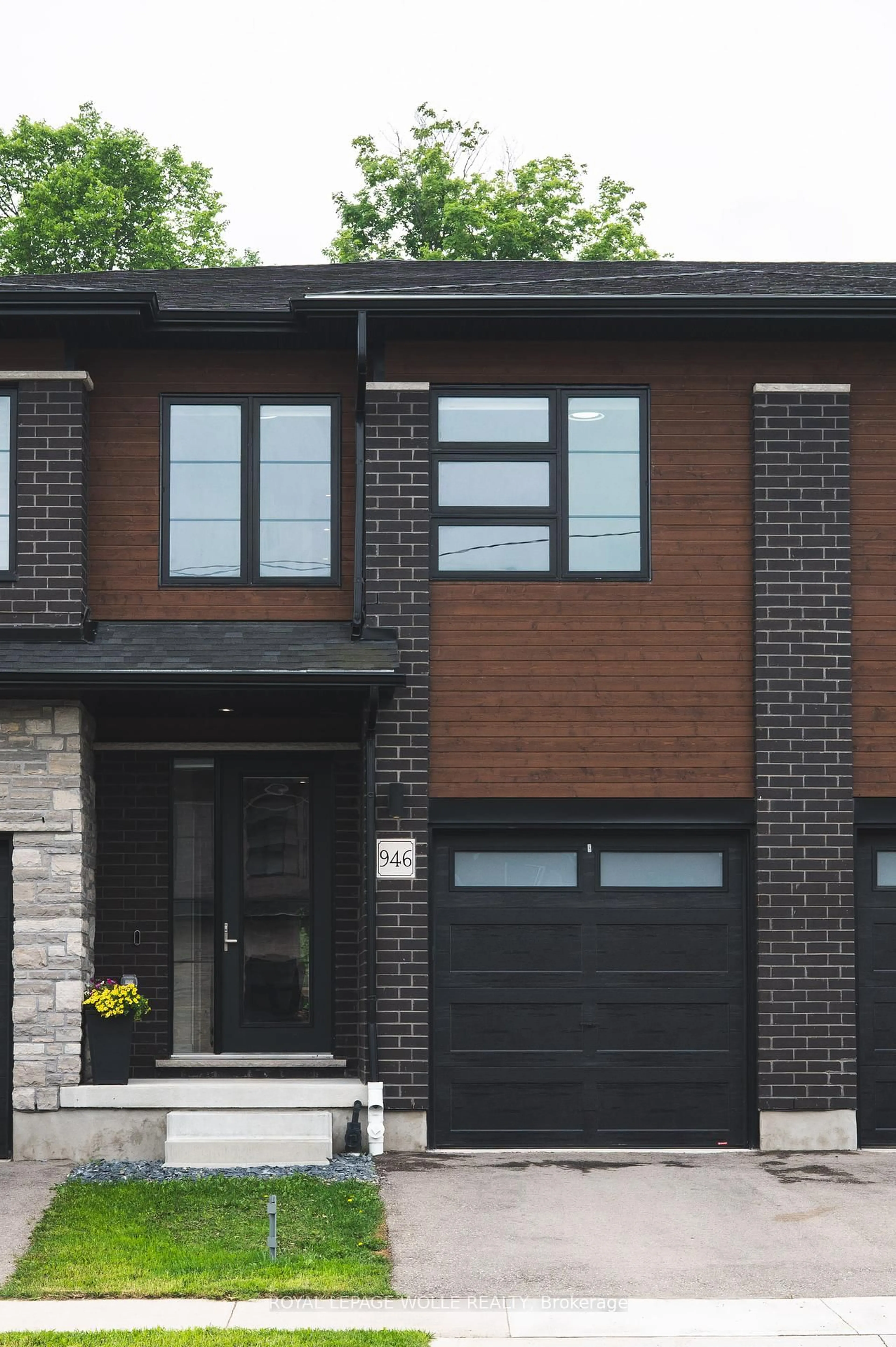 Home with brick exterior material, street for 946 Robert Ferrie Dr, Kitchener Ontario N2R 0P9