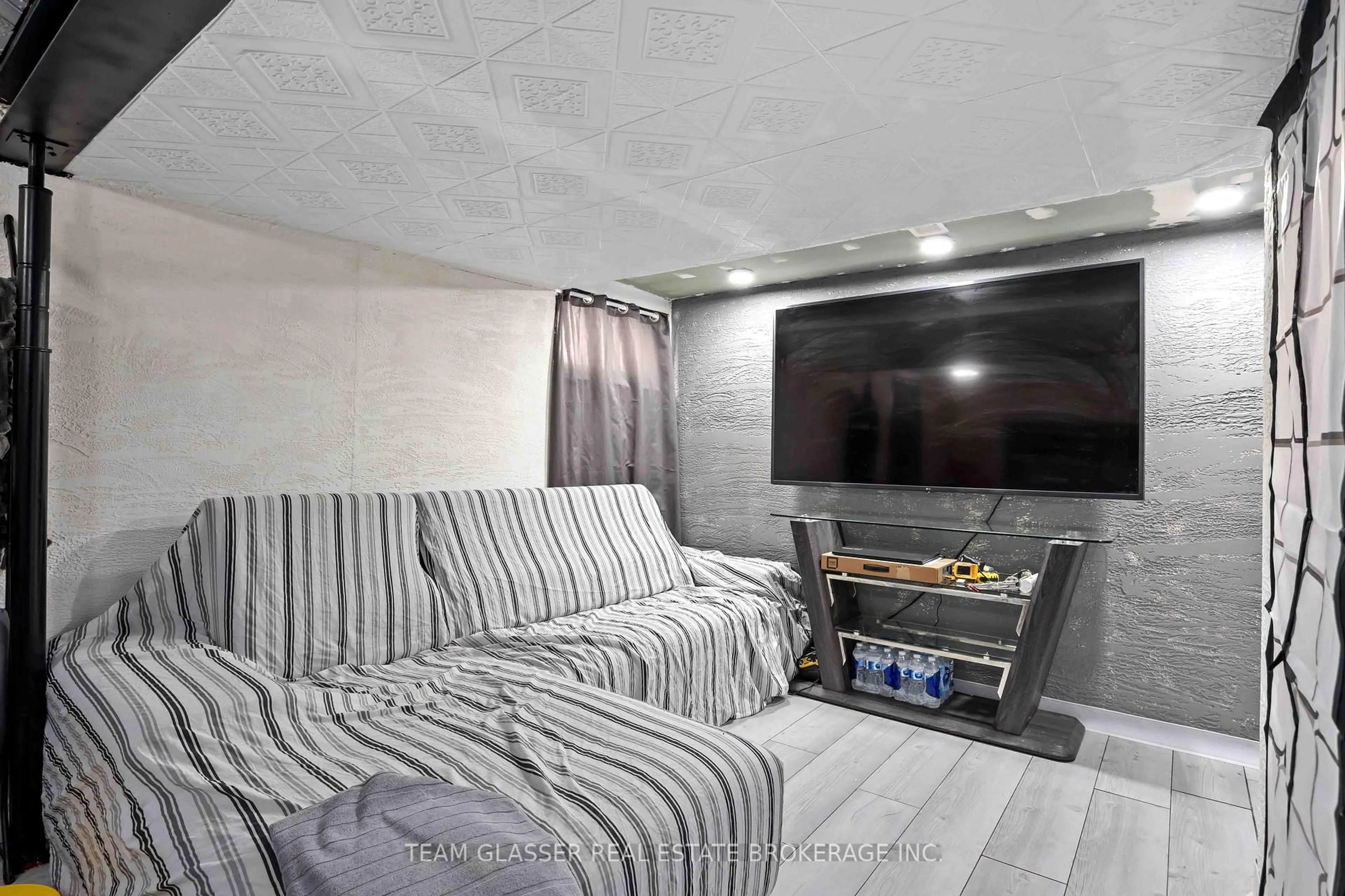 Home theater for 3240 NAUVOO Rd, Brooke-Alvinston Ontario N0N 1A0