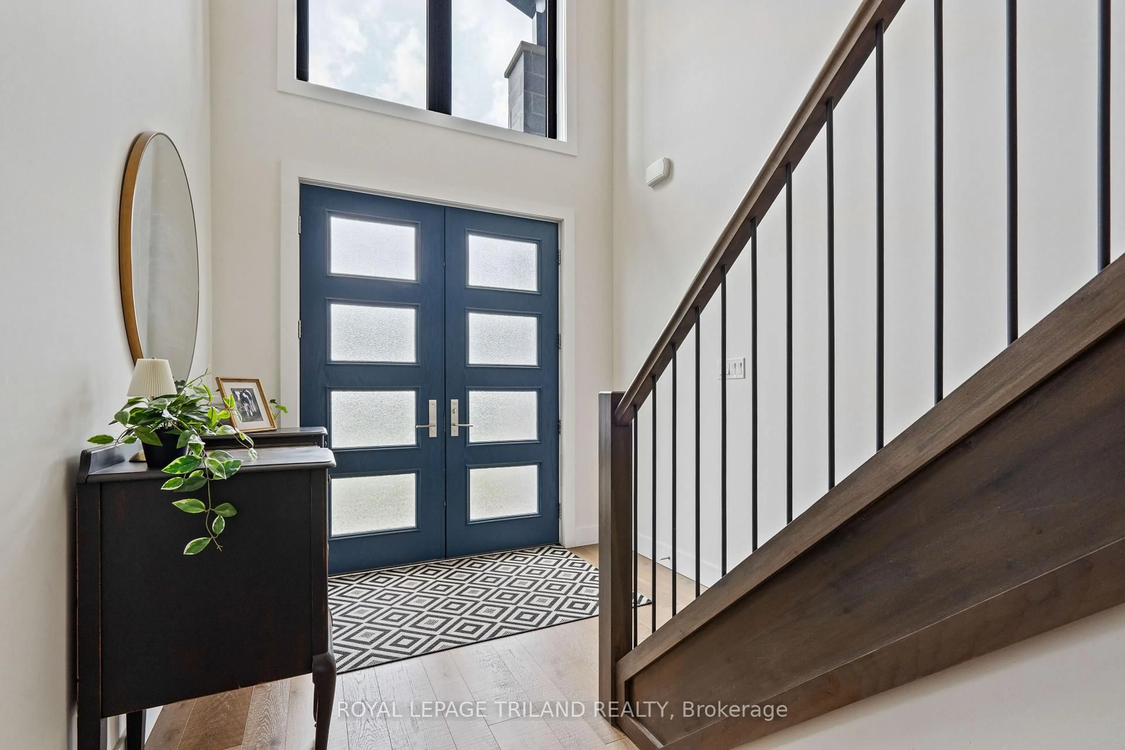 Indoor entryway for 1754 Brayford Ave, London South Ontario N6K 0H4